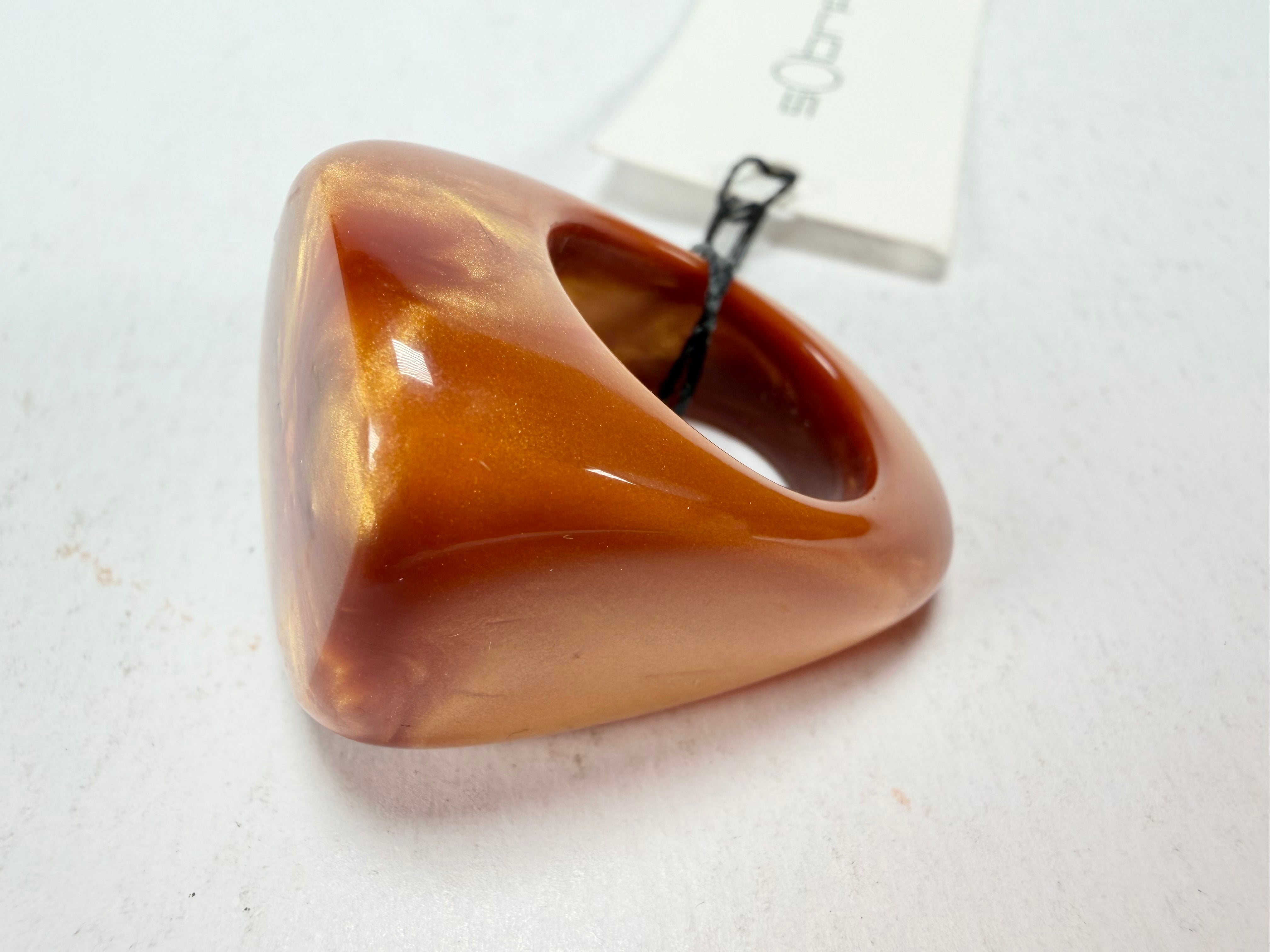 Sobral - Honey "Wave" Resin Ring ( 005325 ) - Size UK R / US 9