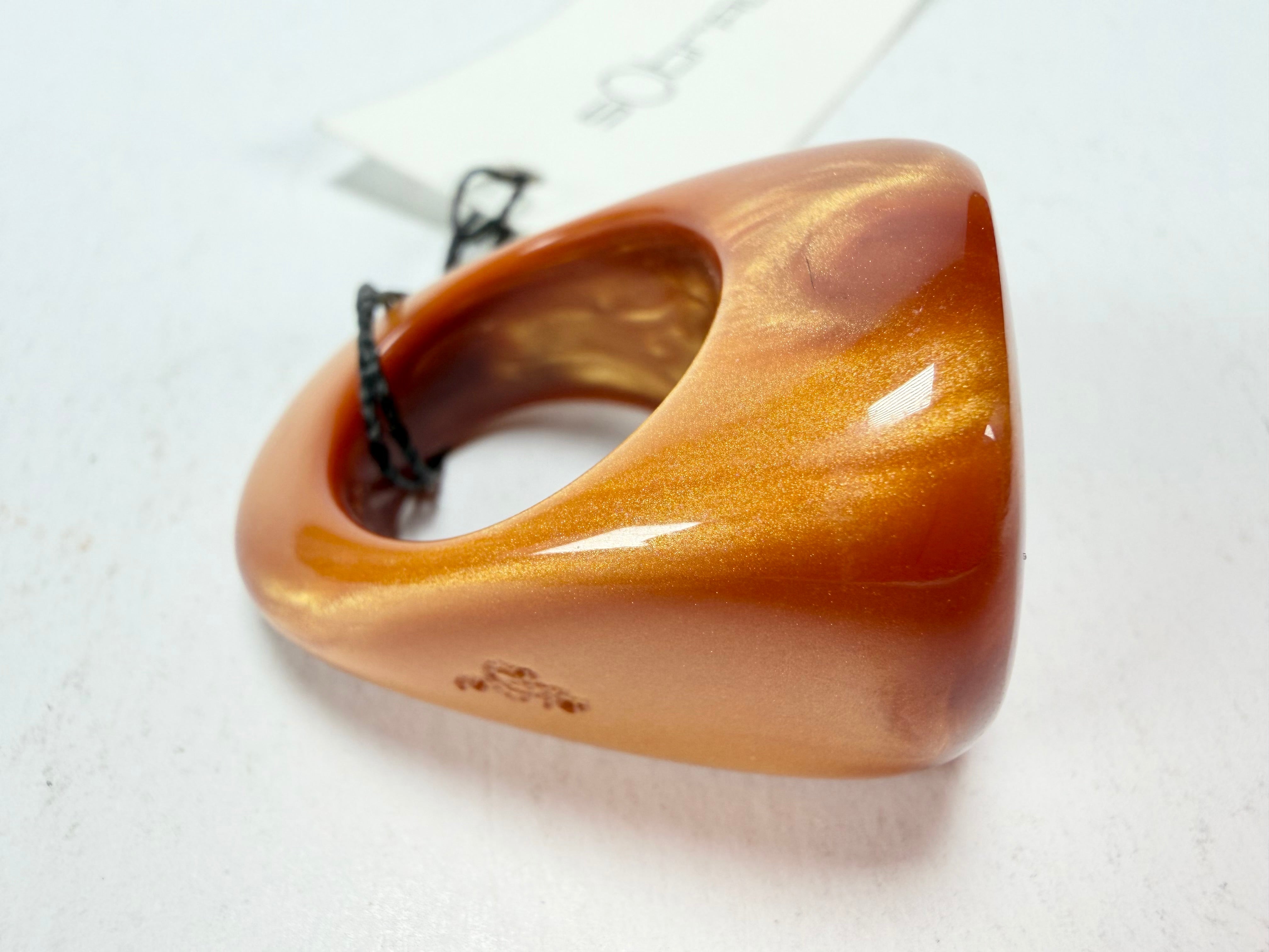 Sobral - Honey "Wave" Resin Ring ( 005325 ) - Size UK R / US 9