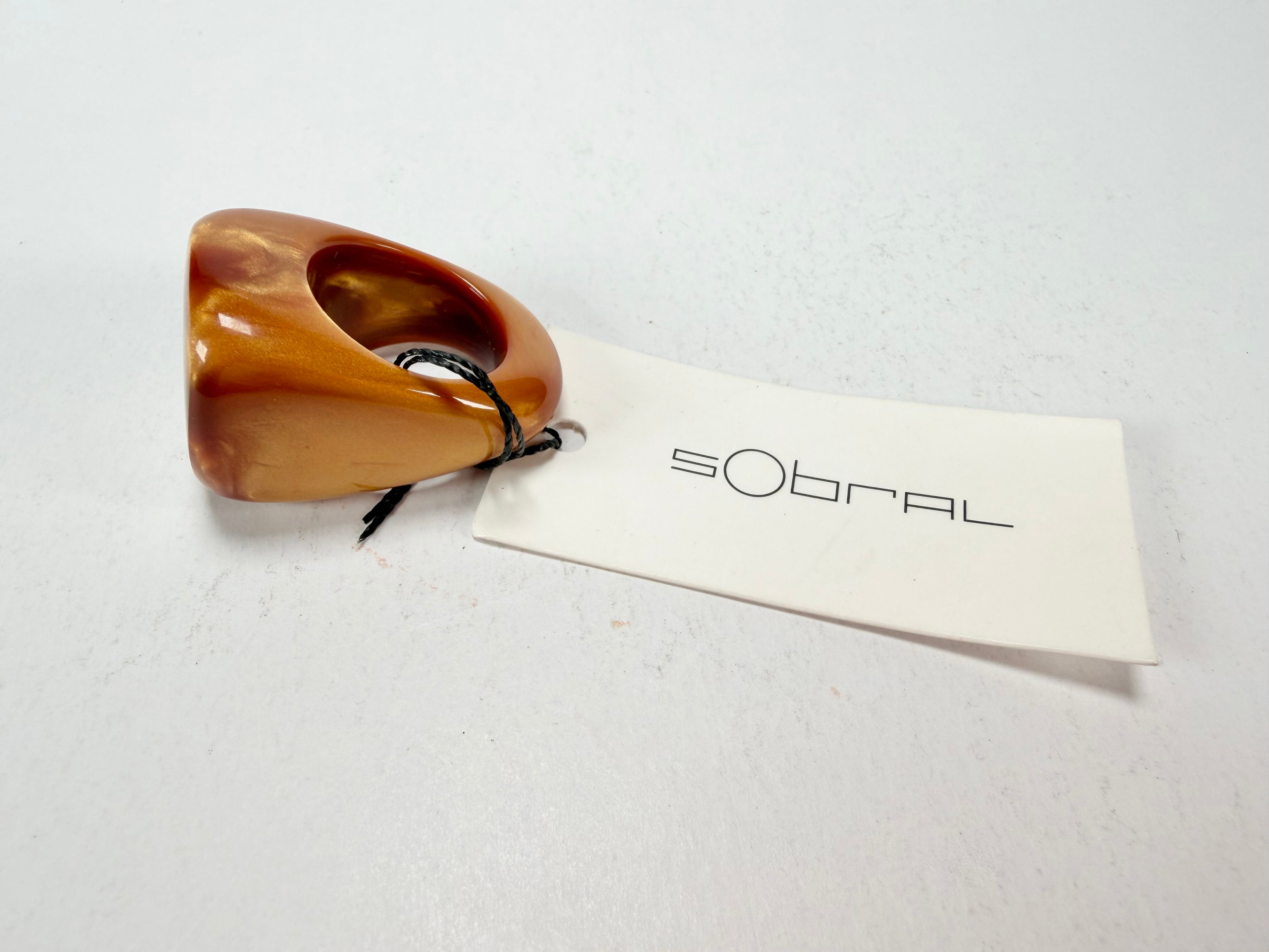 Sobral - Honey "Wave" Resin Ring ( 005325 ) - Size UK R / US 9