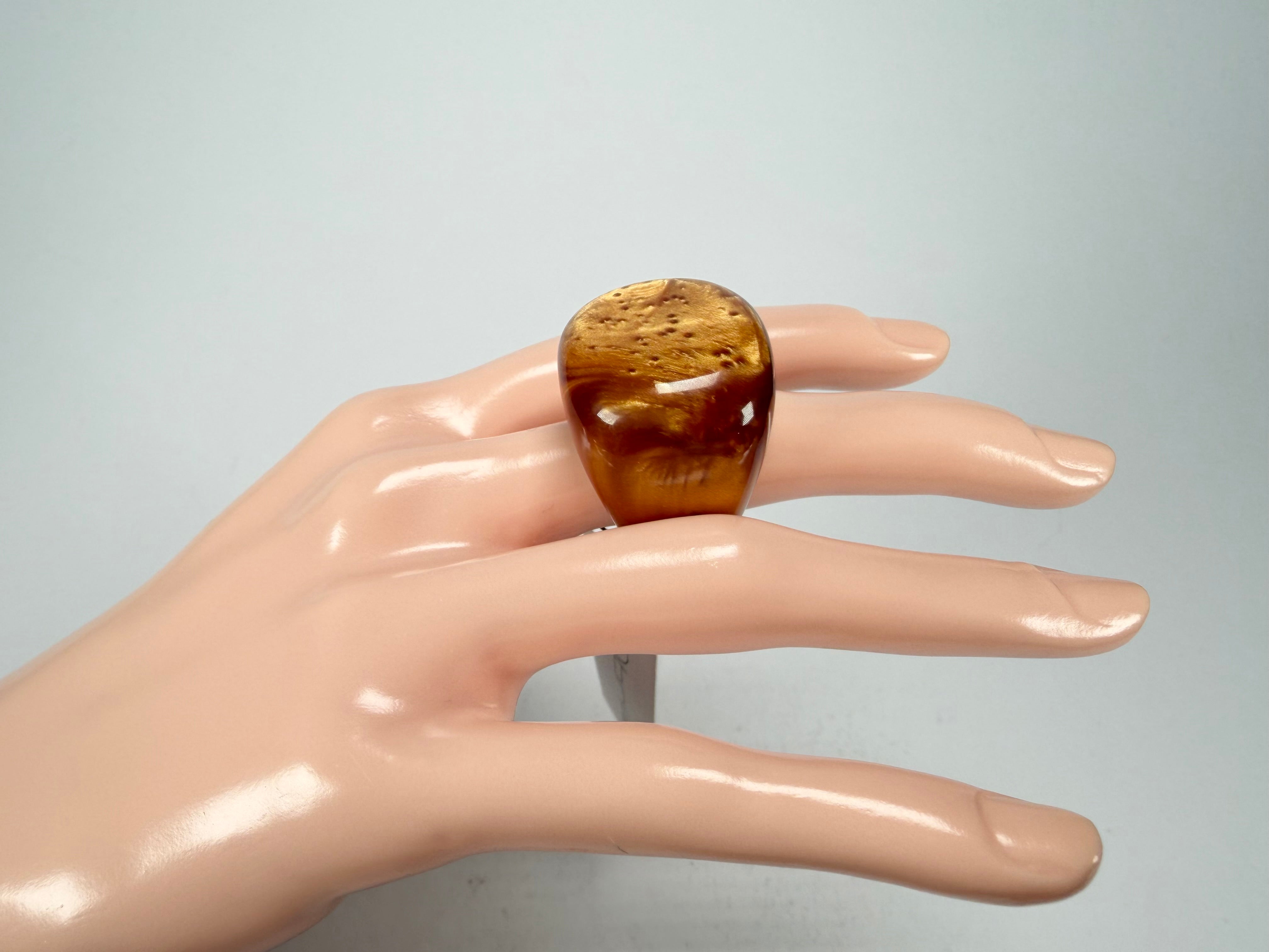 Sobral - Honey "Wave" Resin Ring ( 005325 ) - Size UK N / US 7