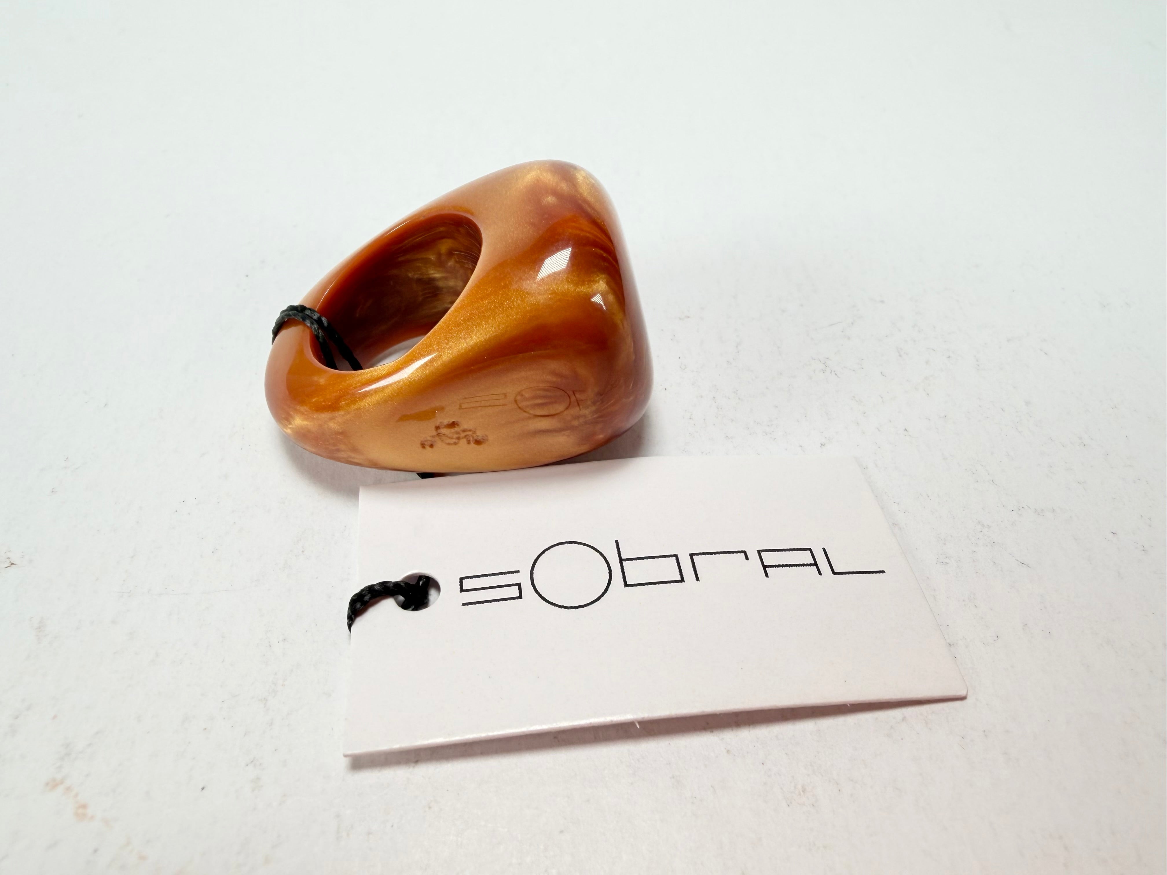 Sobral - Honey "Wave" Resin Ring ( 005325 ) - Size UK N / US 7