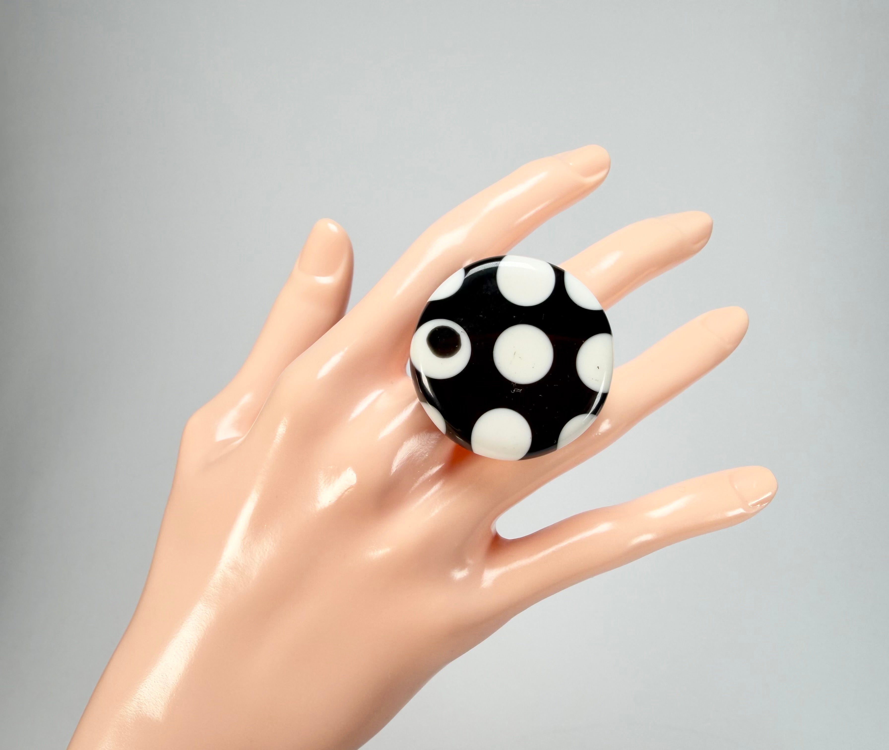 Sobral - Dots "Dots" Black & White Resin Ring ( 005354 ) - Size UK V / US 10.5