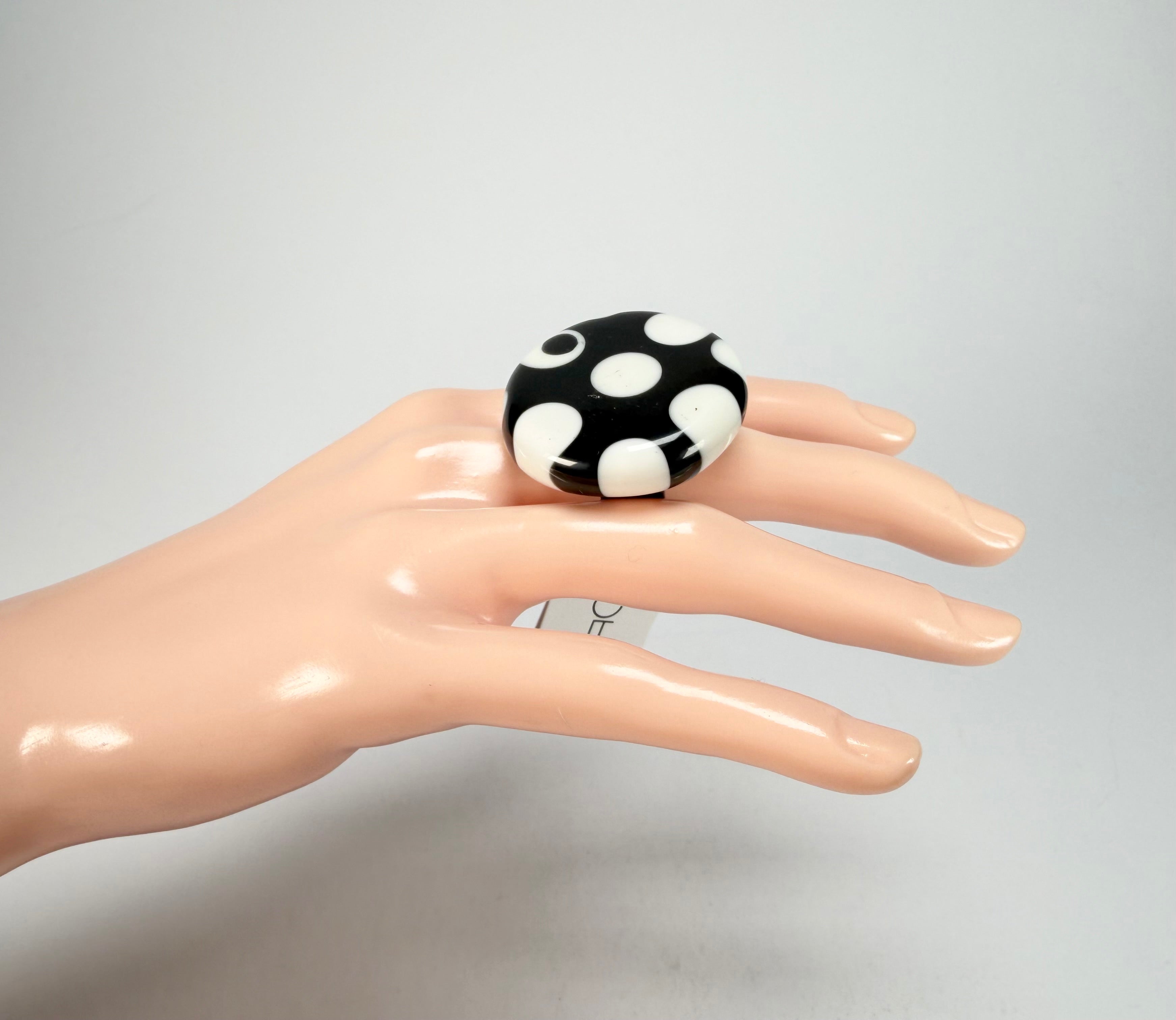 Sobral - Dots "Dots" Black & White Resin Ring ( 005354 ) - Size UK V / US 10.5