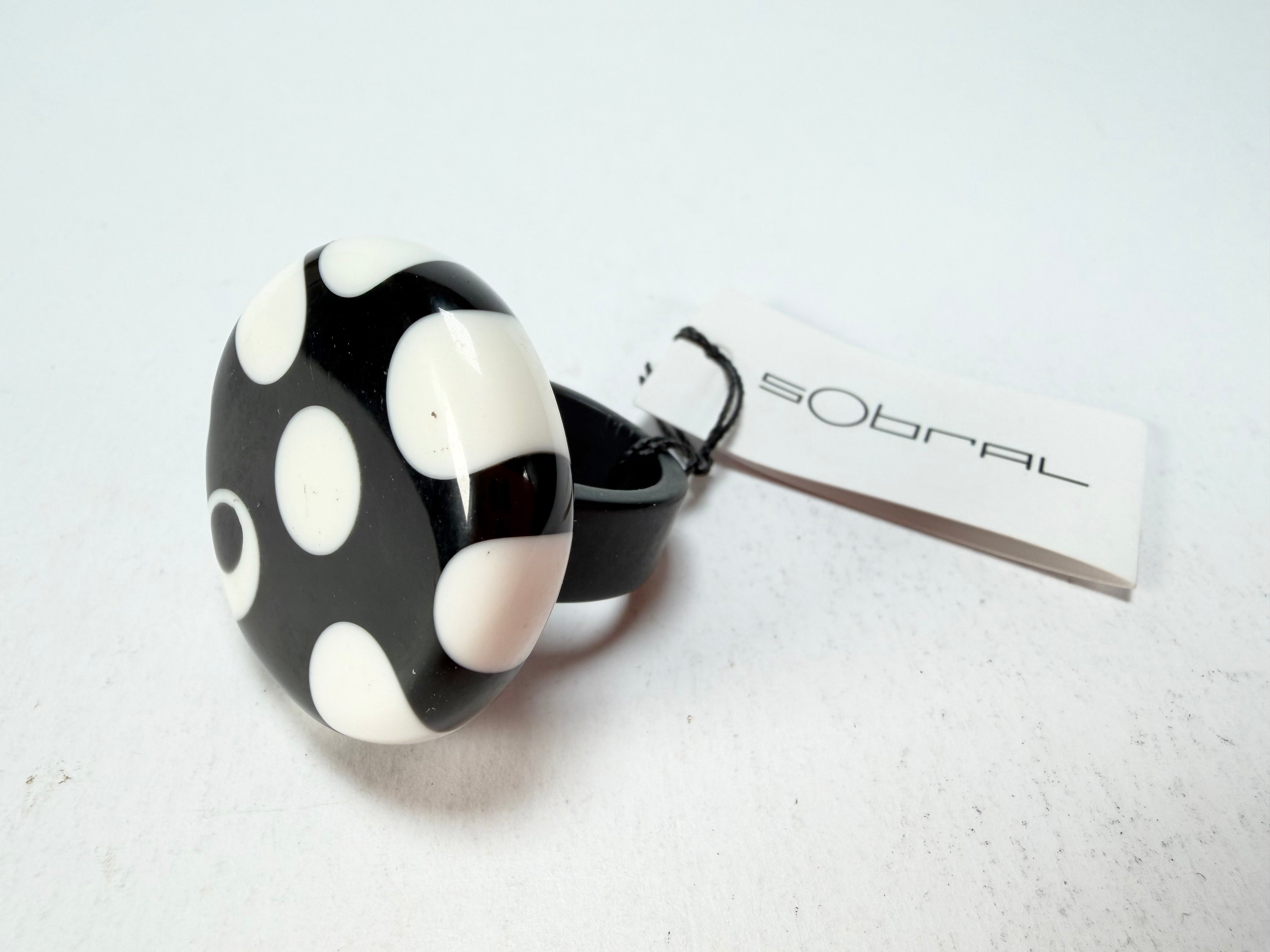 Sobral - Dots "Dots" Black & White Resin Ring ( 005354 ) - Size UK V / US 10.5