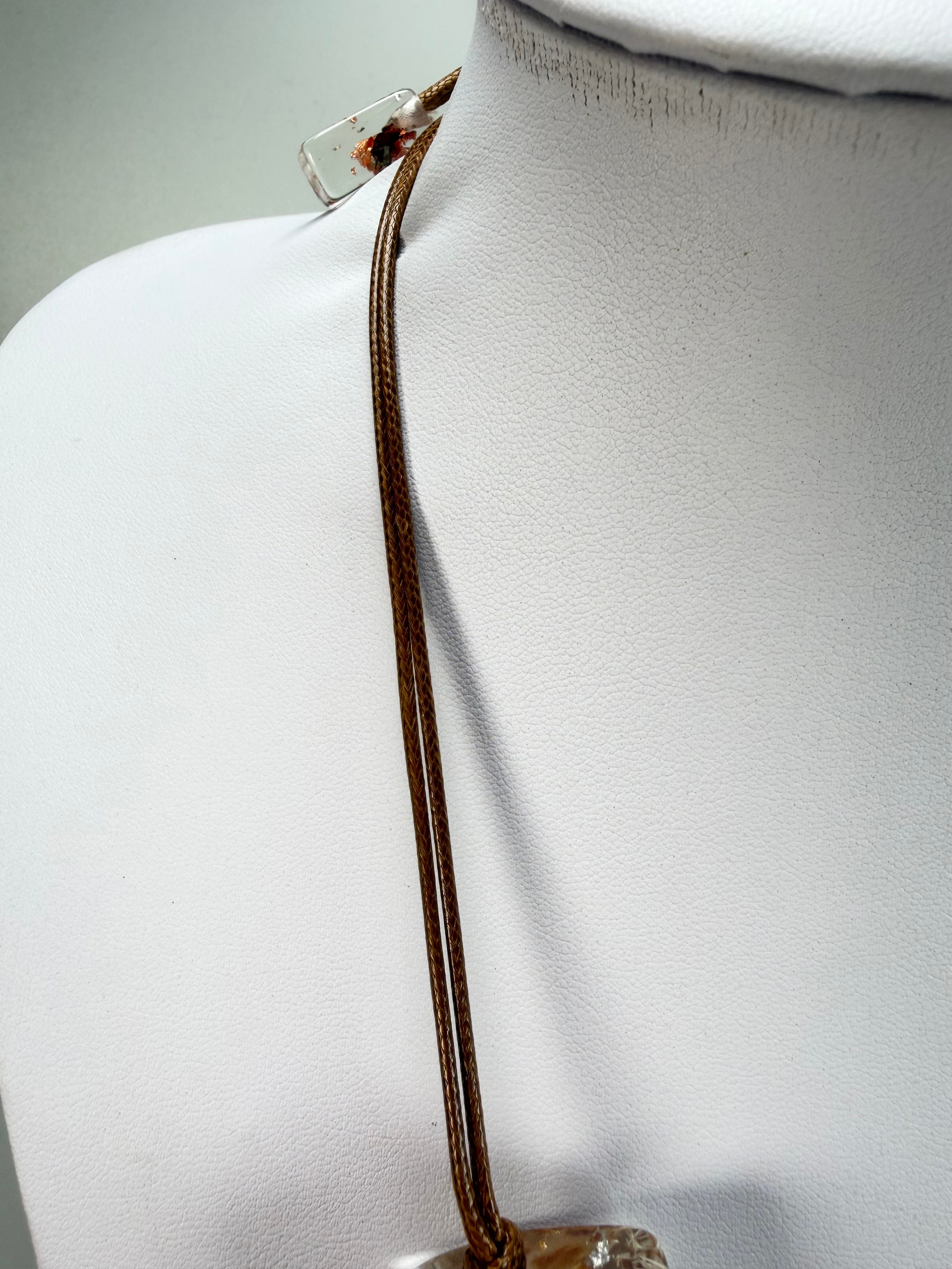 Sobral - Minas Gerais "Capitólio" Resin Necklace ( 005544 )