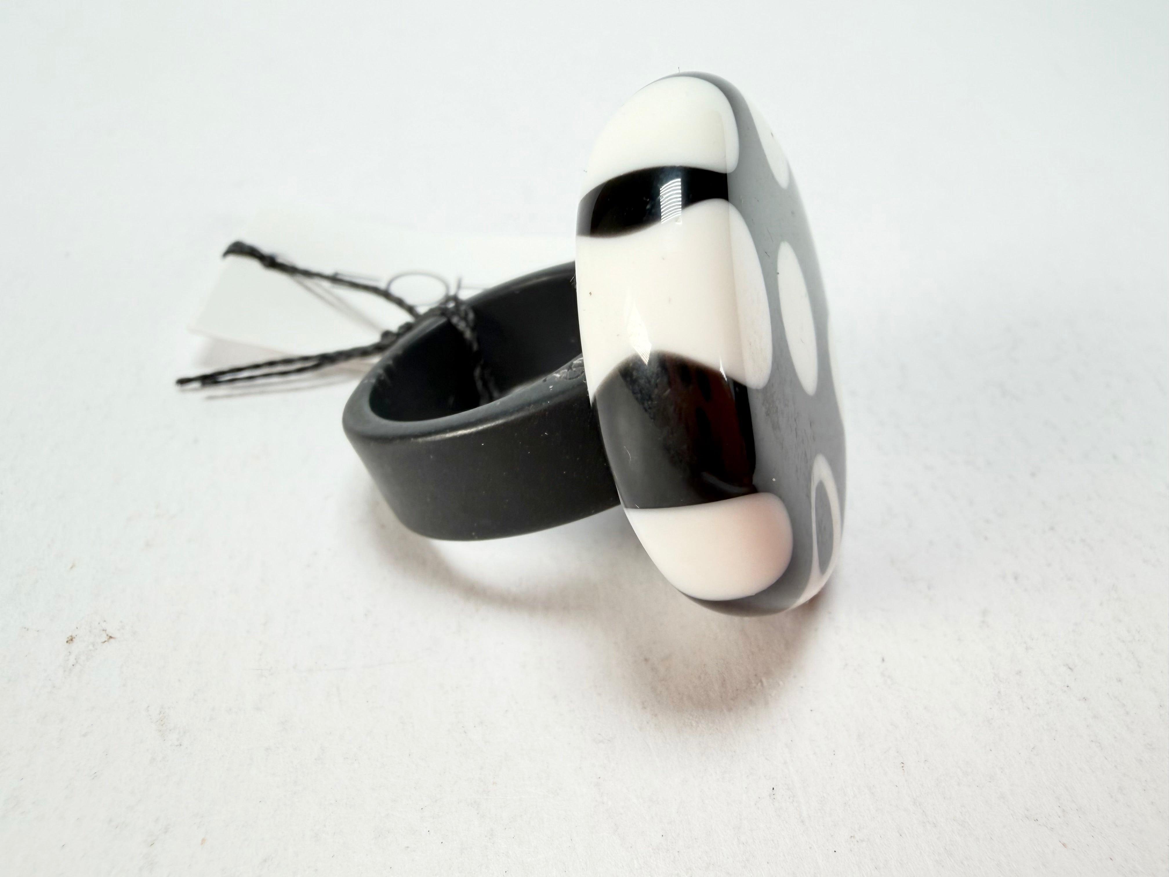 Sobral - Dots "Dots" Black & White Resin Ring ( 005354 ) - Size UK V / US 10.5