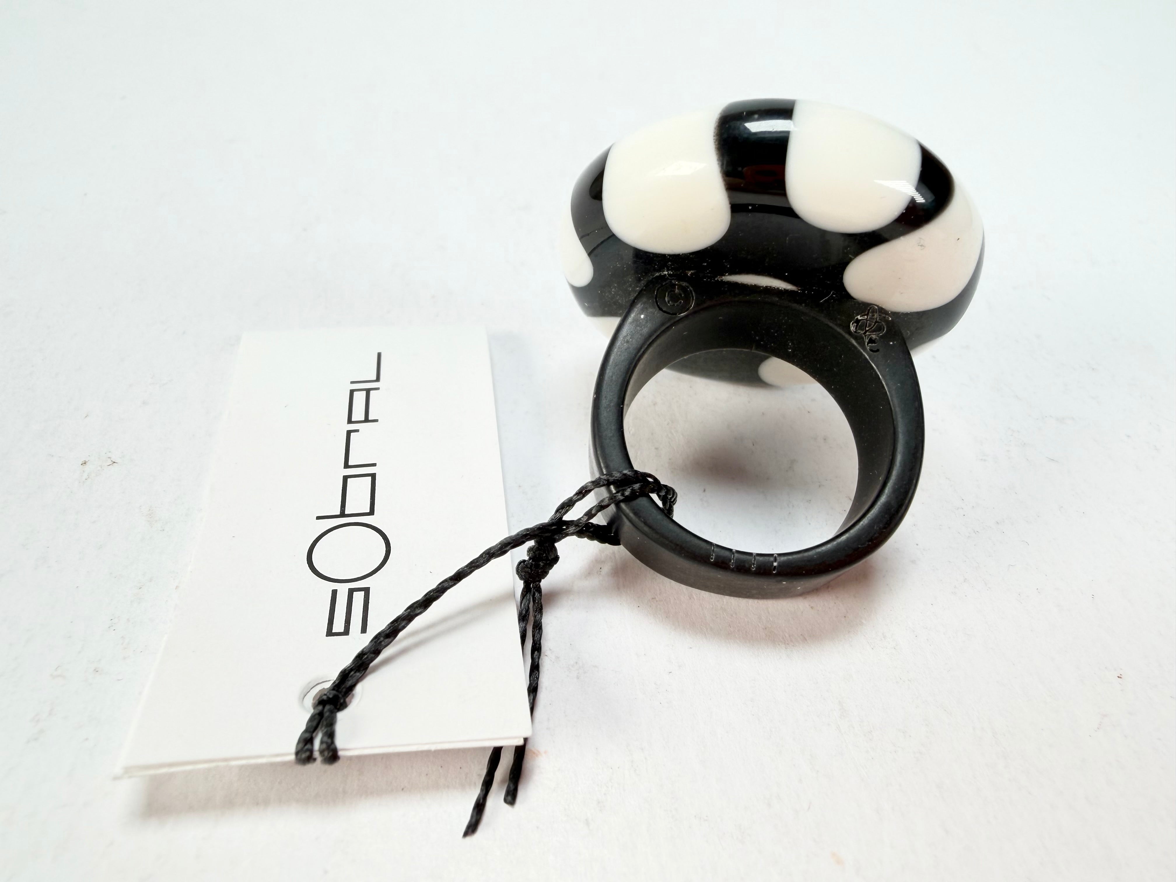 Sobral - Dots "Dots" Black & White Resin Ring ( 005354 ) - Size UK V / US 10.5