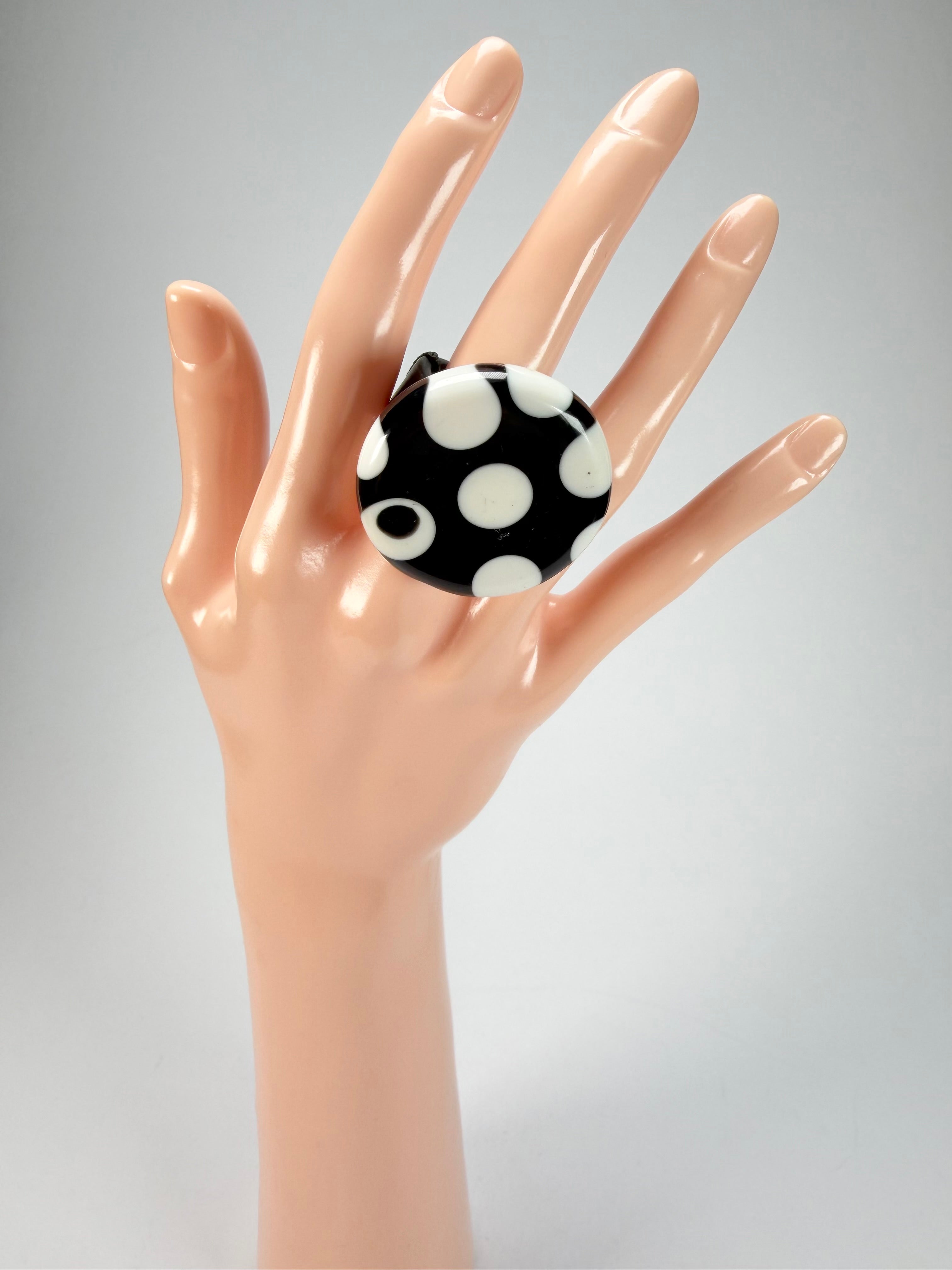 Sobral - Dots "Dots" Black & White Resin Ring ( 005354 ) - Size UK V / US 10.5