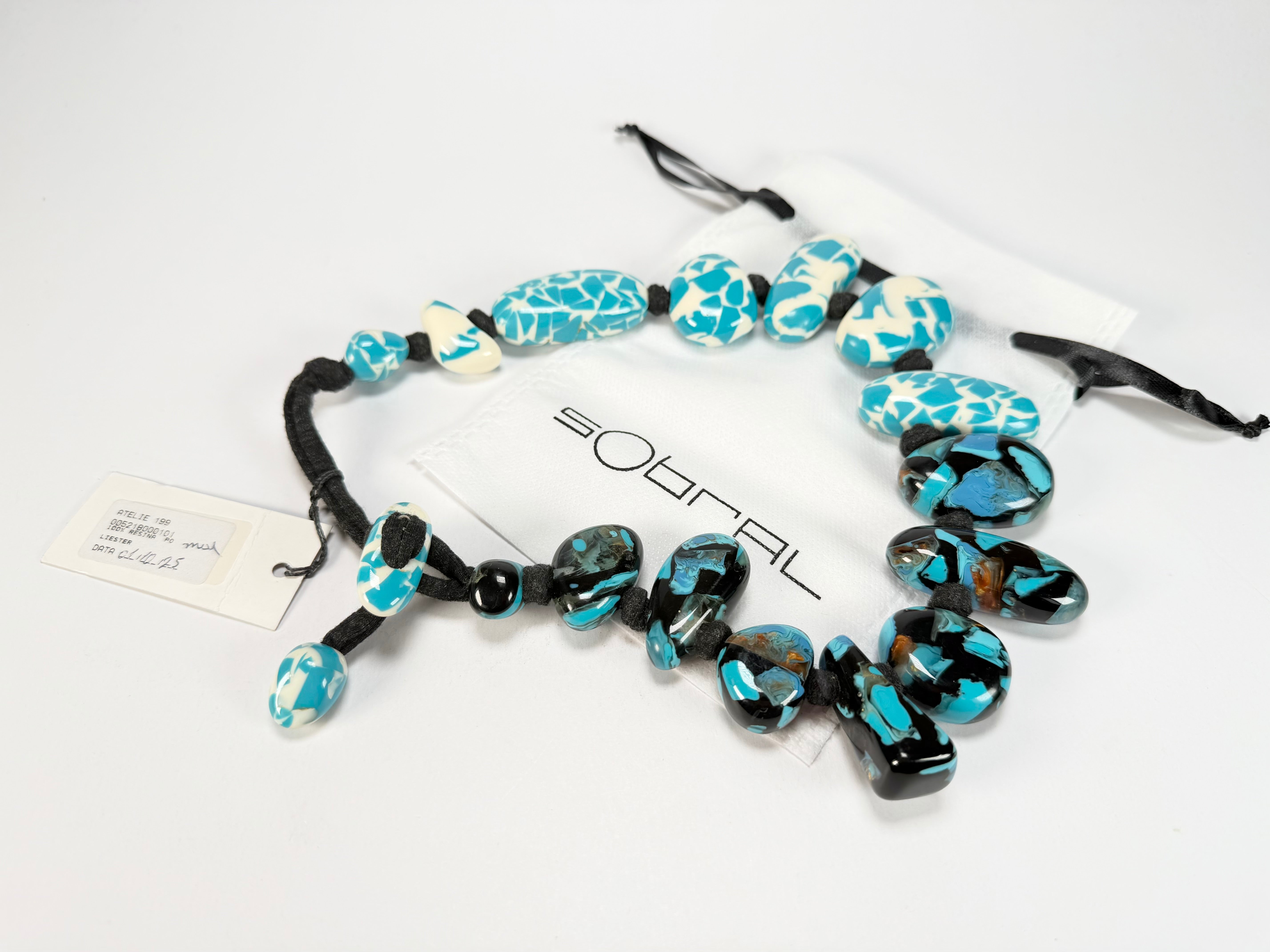 Sobral - Studio Creation "The Light & The Dark" Resin Necklace ( 000000 )