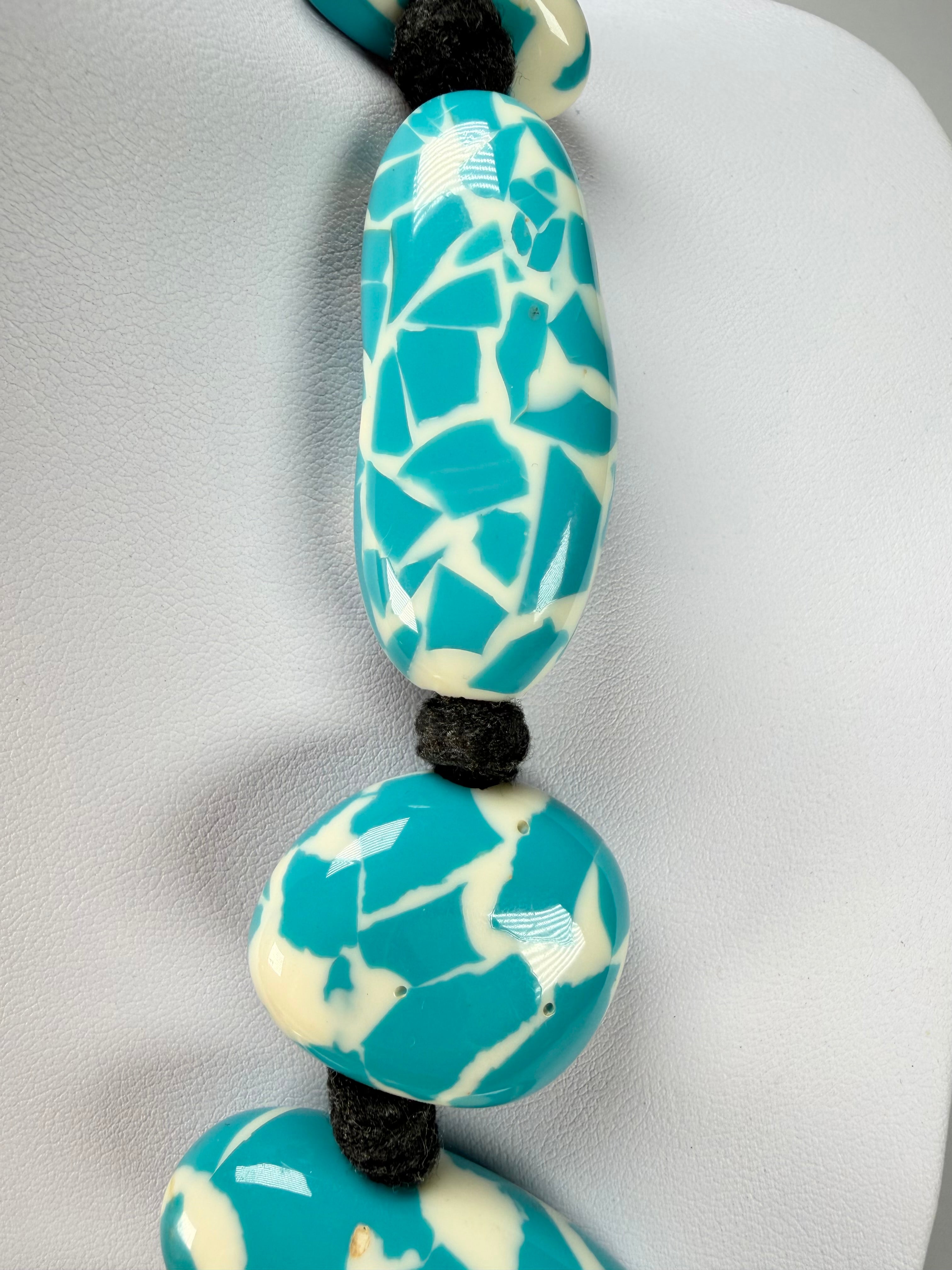 Sobral - Studio Creation "The Light & The Dark" Resin Necklace ( 000000 )