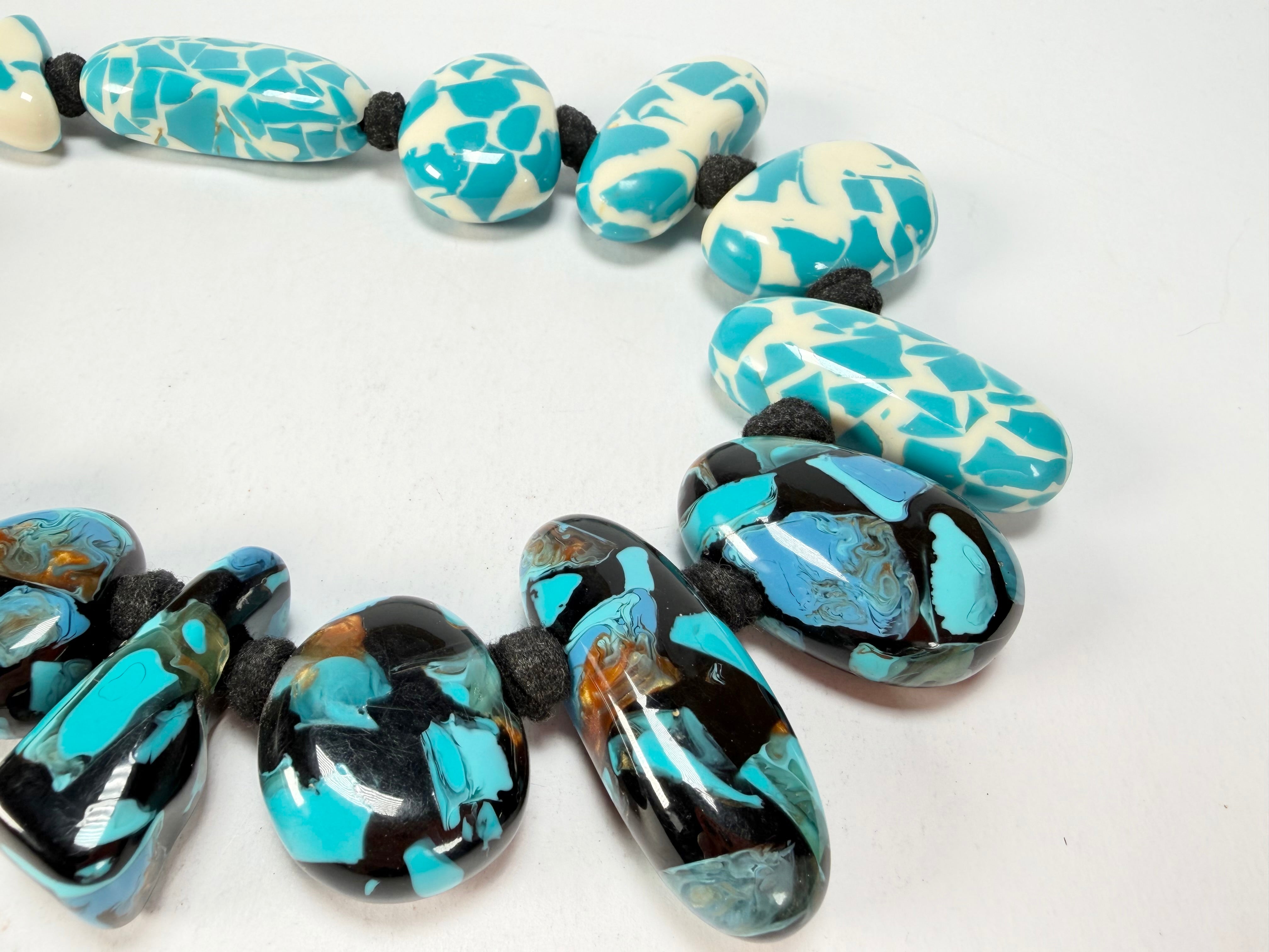 Sobral - Studio Creation "The Light & The Dark" Resin Necklace ( 000000 )