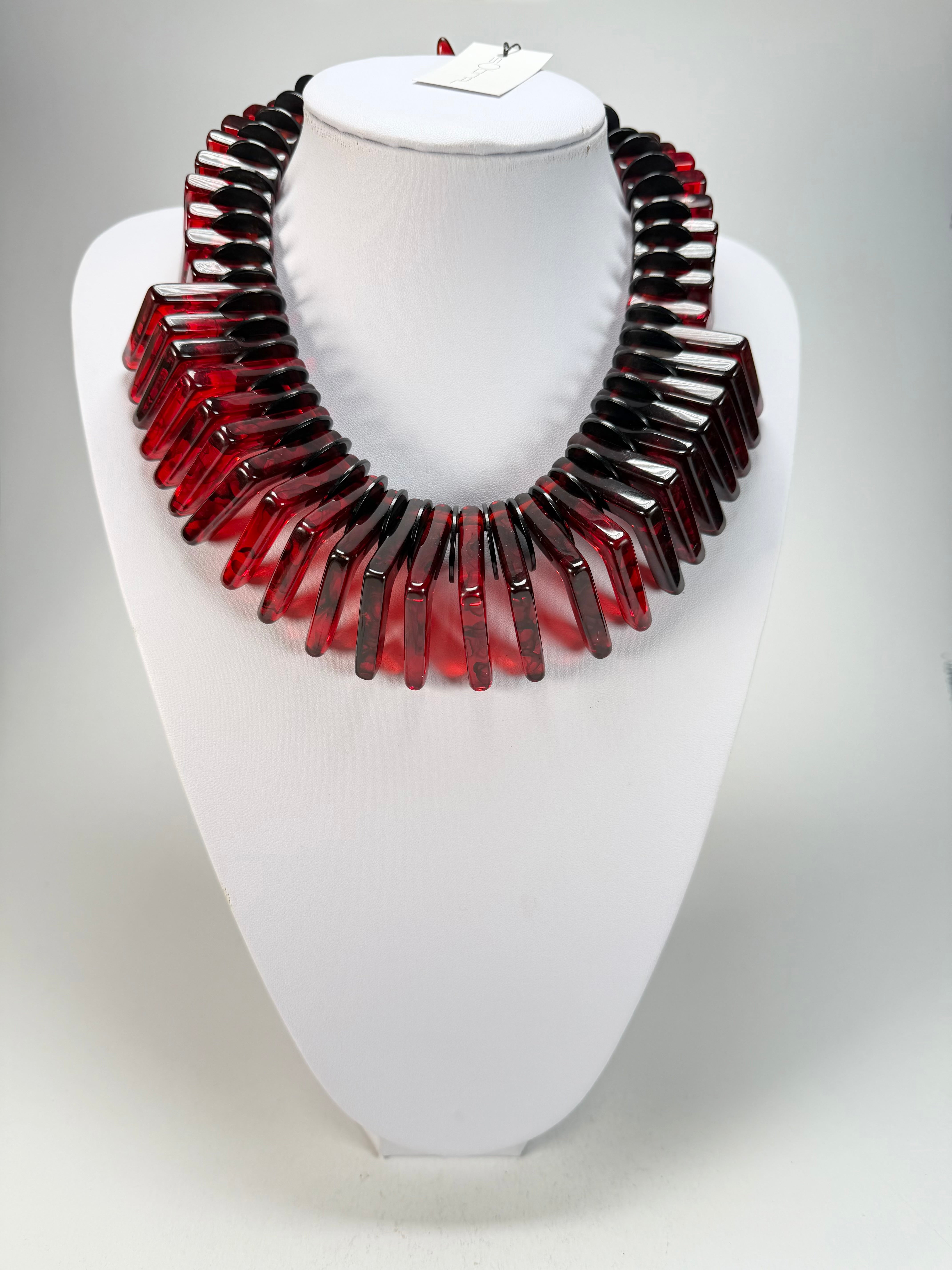 Sobral - Studio Creation "Aranha" Black & Dark Red Resin Necklace ( 000000 )
