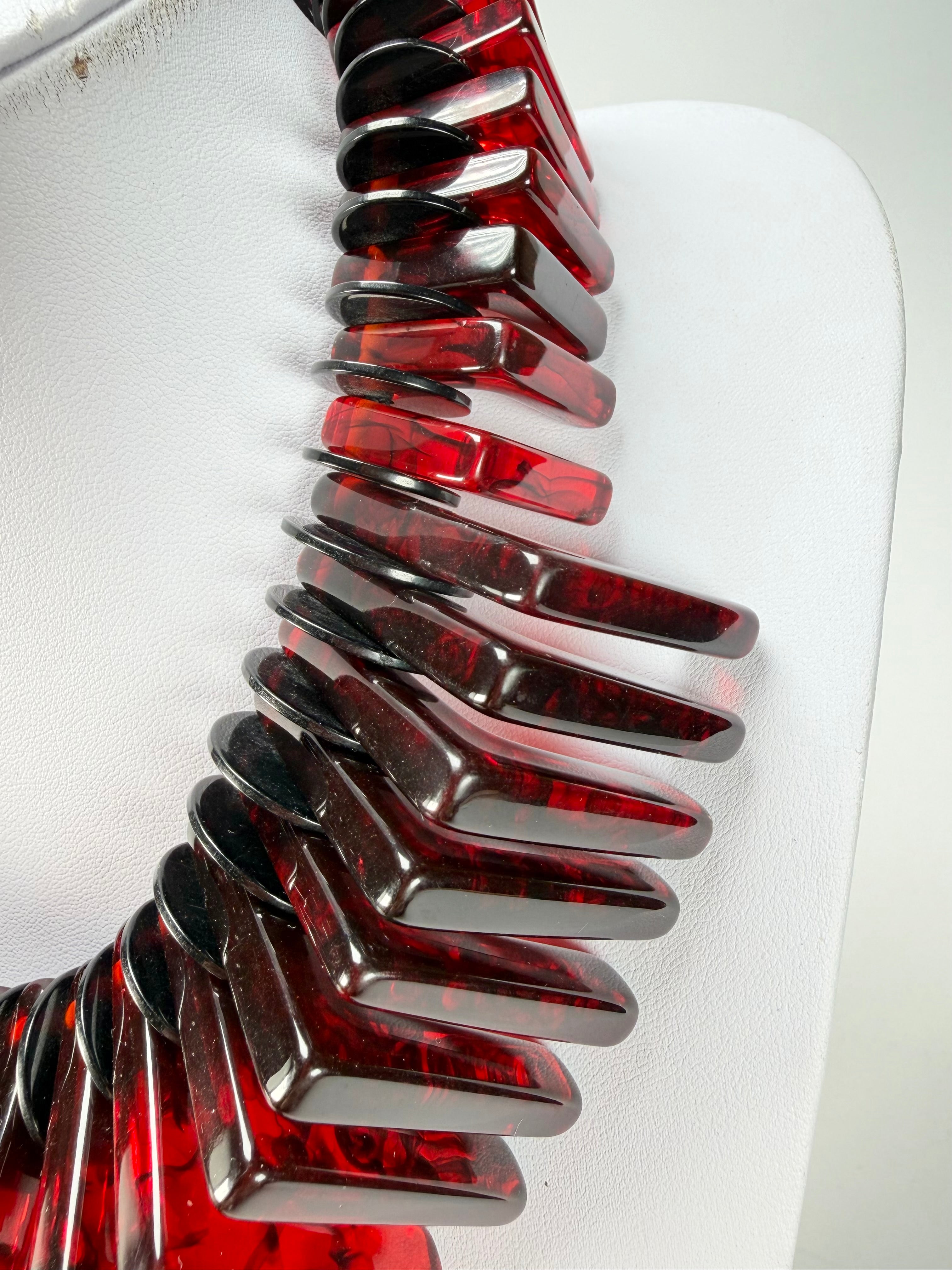 Sobral - Studio Creation "Aranha" Black & Dark Red Resin Necklace ( 000000 )