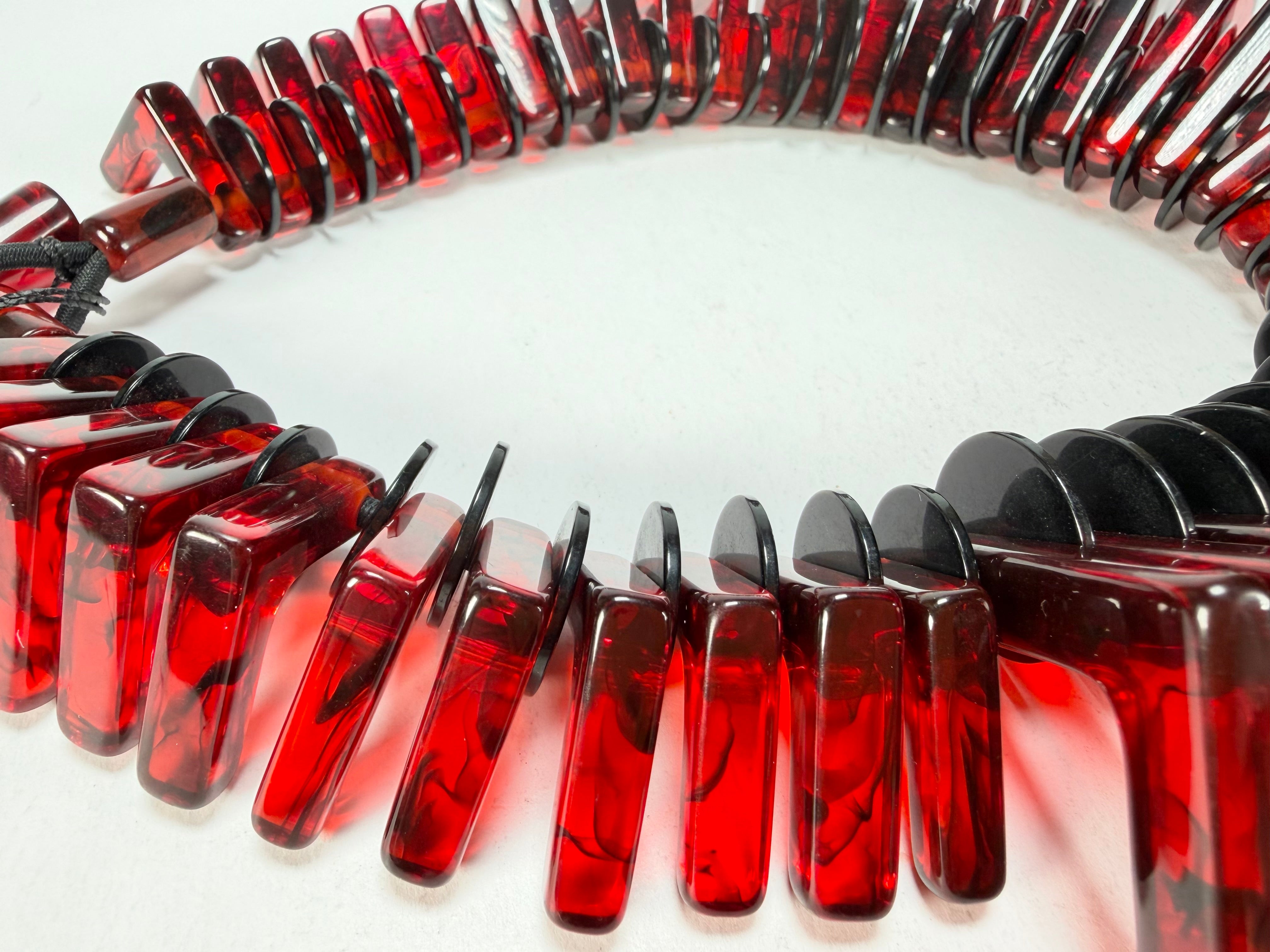 Sobral - Studio Creation "Aranha" Black & Dark Red Resin Necklace ( 000000 )