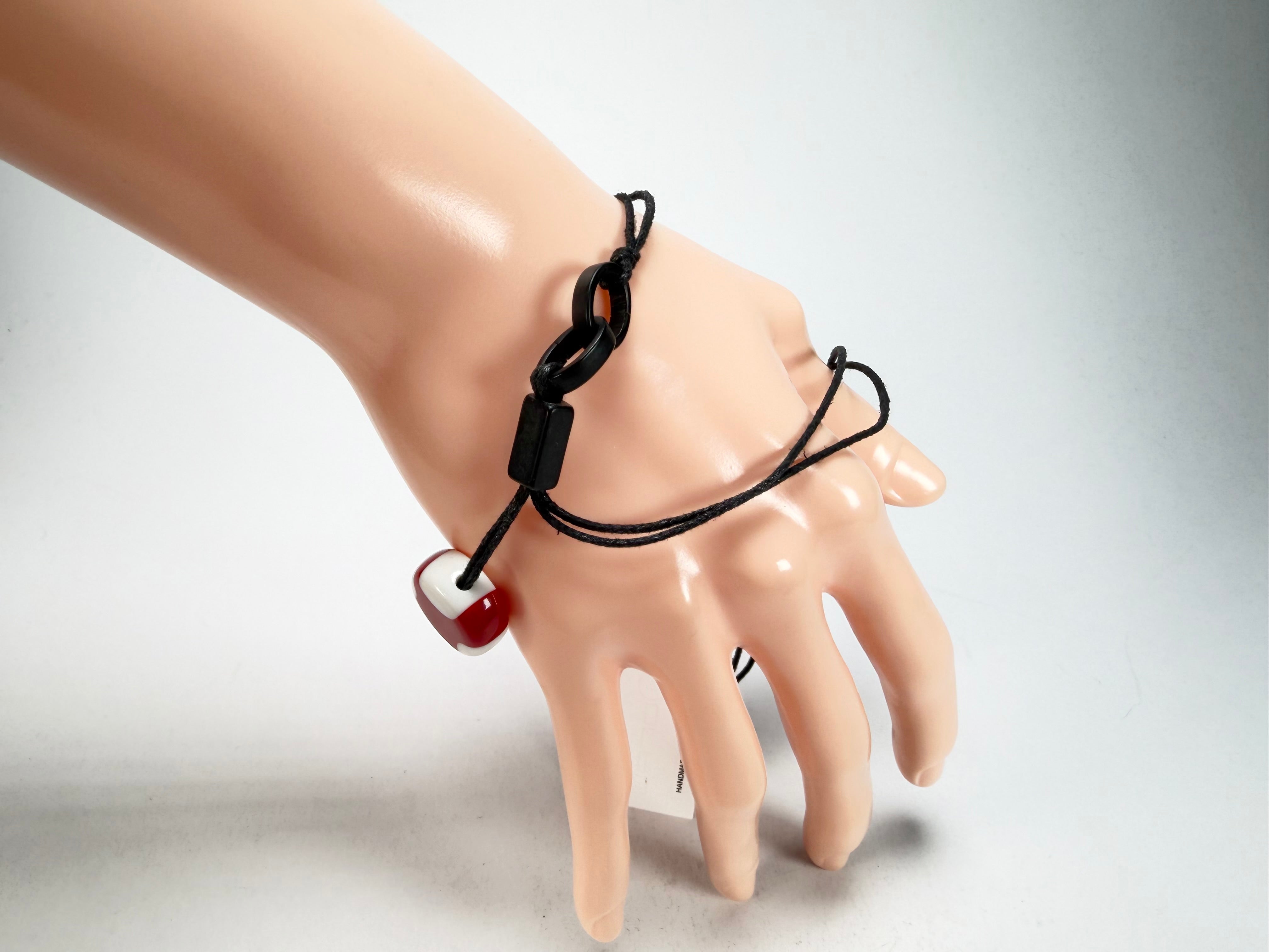 Sobral - Dots "Pointé" Red & White Resin Bracelet On Cord ( 000000 )
