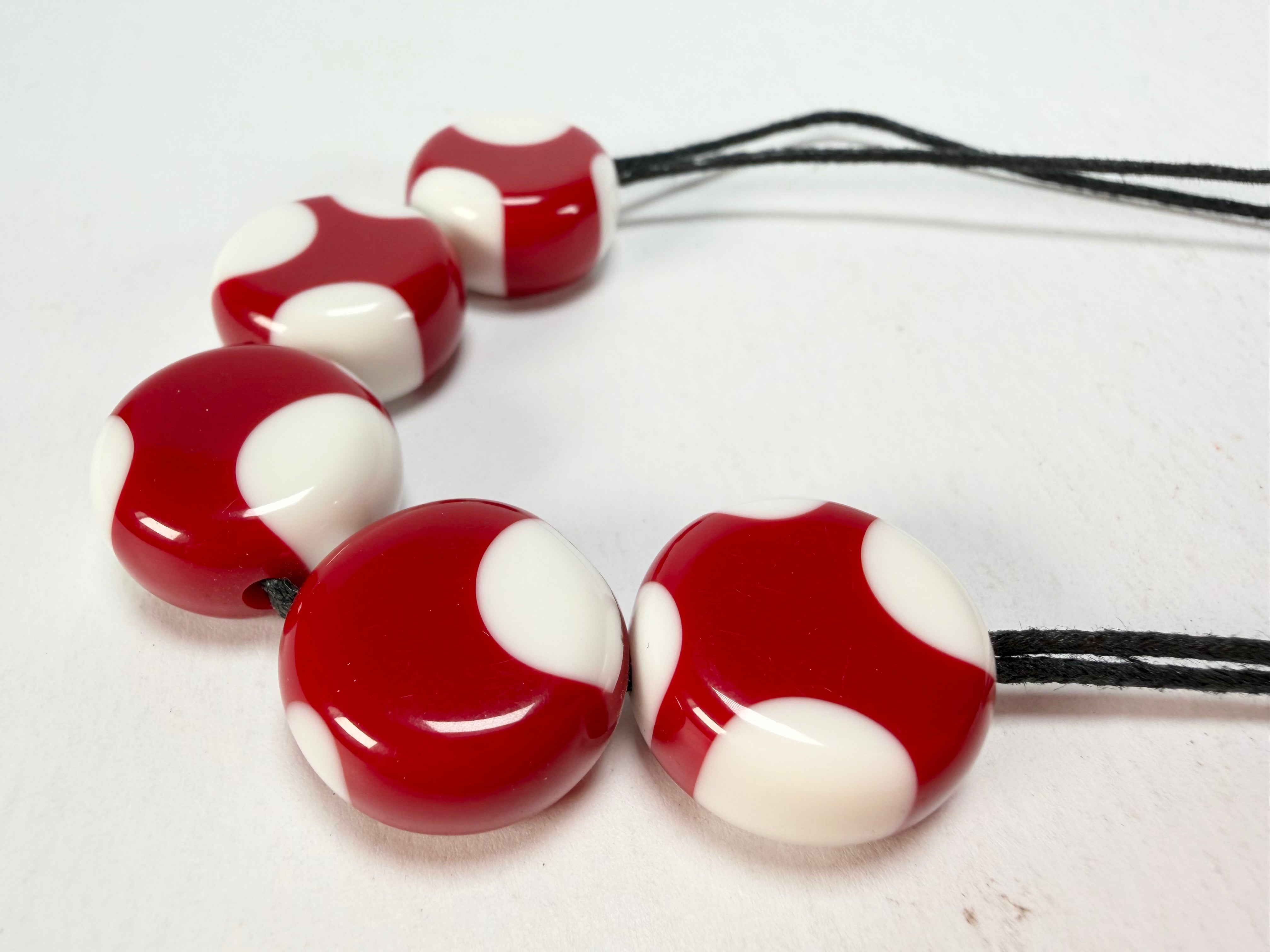 Sobral - Dots "Pointé" Red & White Resin Bracelet On Cord ( 000000 )