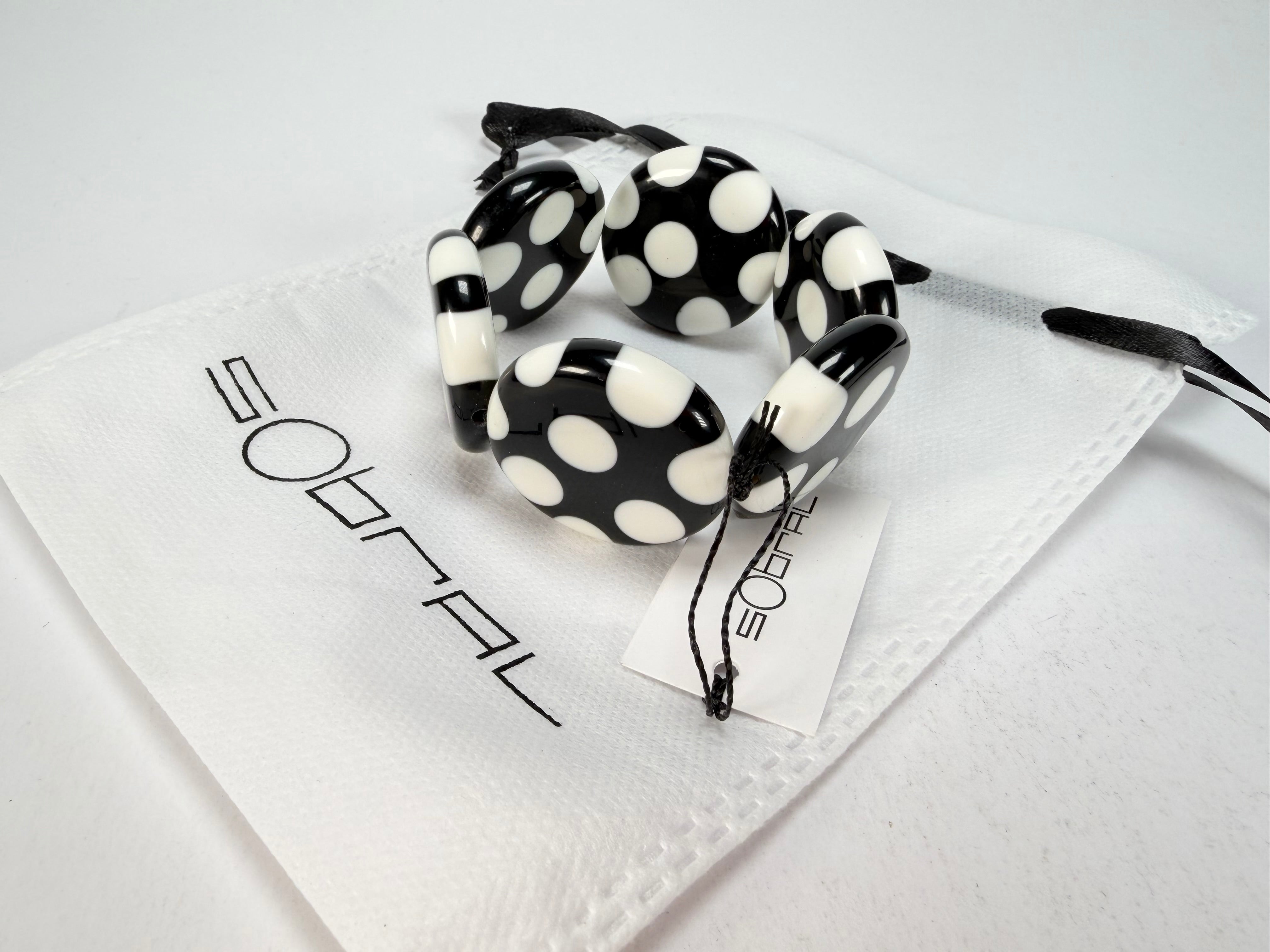 Sobral - Dots "Nº F" Black & White Elasticated Resin Bracelet ( 005361 )
