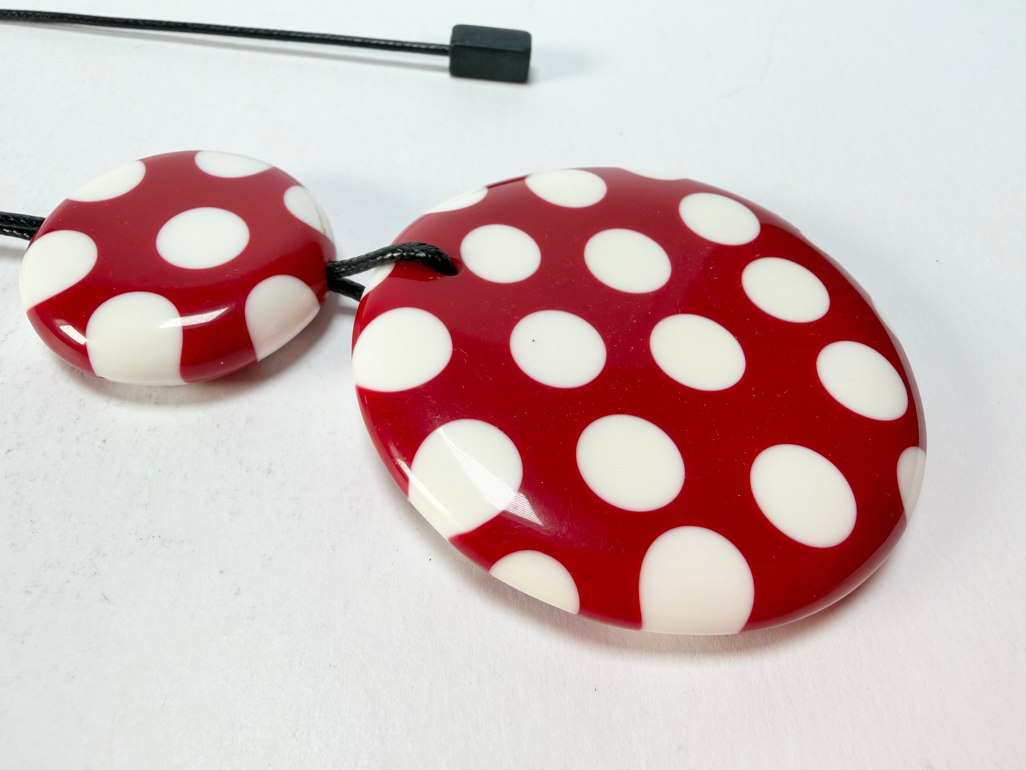 Sobral - Dots "Nº F" Red & White Pendant Resin Necklace ( 005357 )