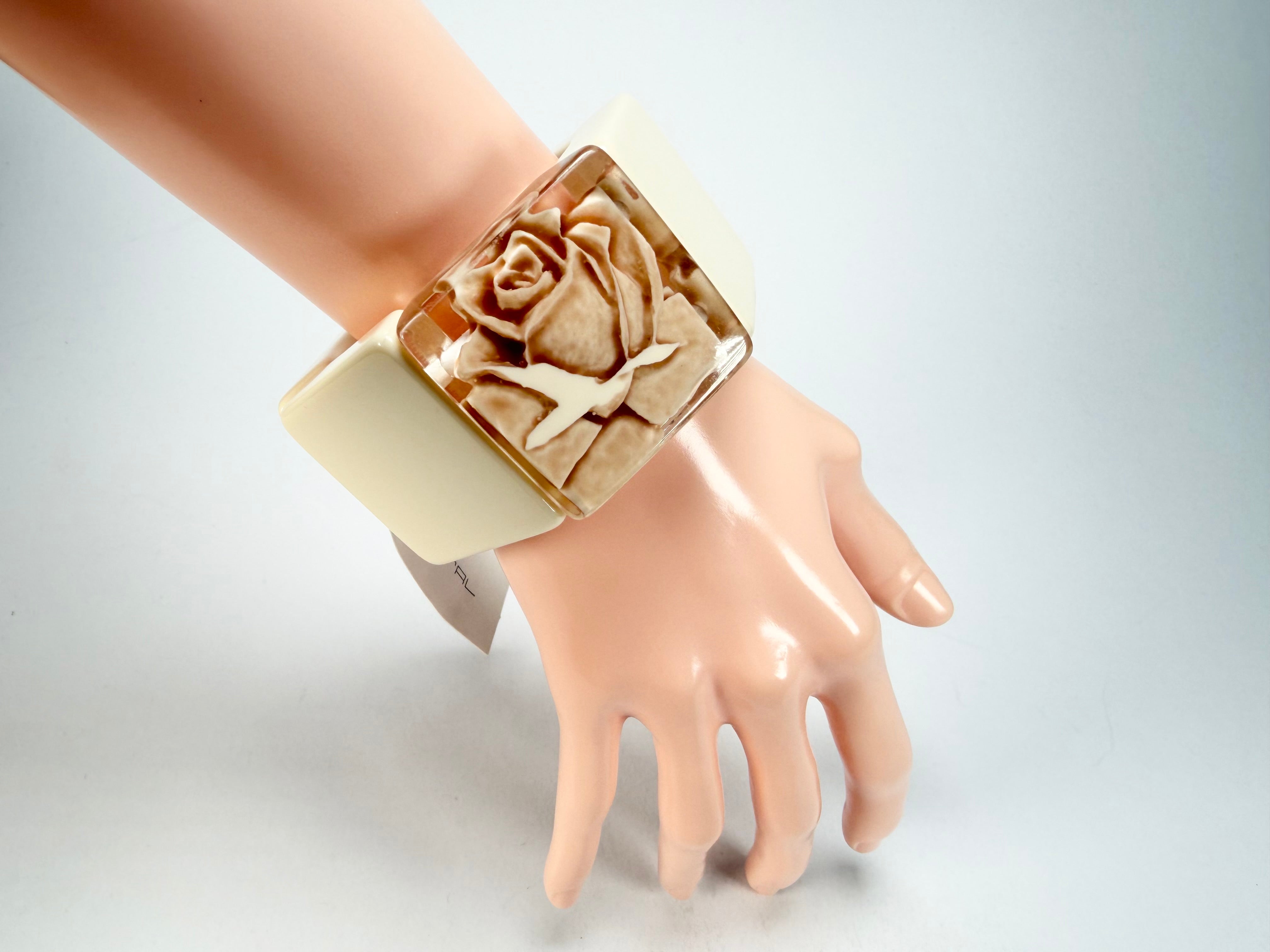 Sobral - Roses "Negra" Marfim Elasticated Resin Bracelet ( 004397 )