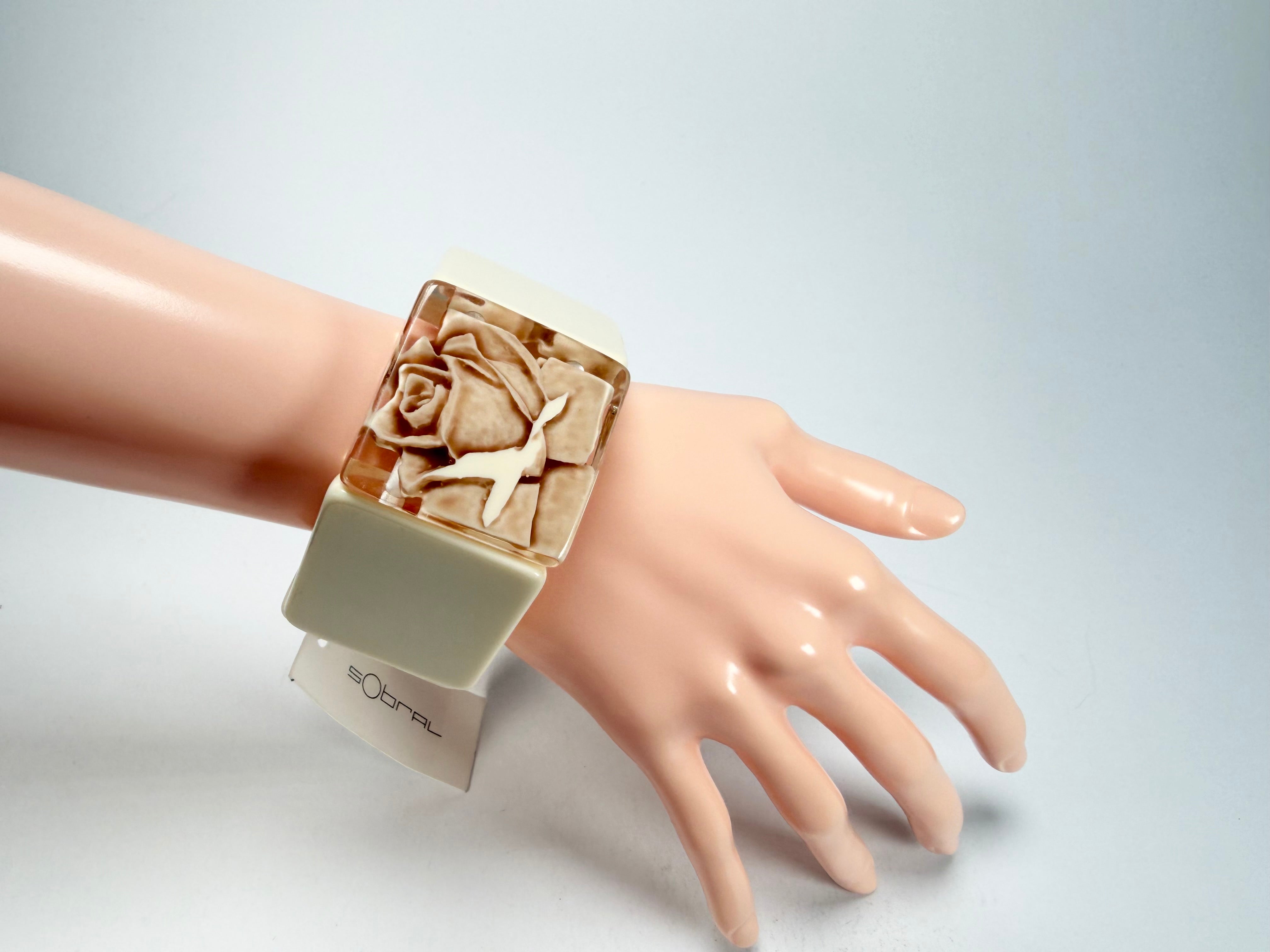 Sobral - Roses "Negra" Marfim Elasticated Resin Bracelet ( 004397 )