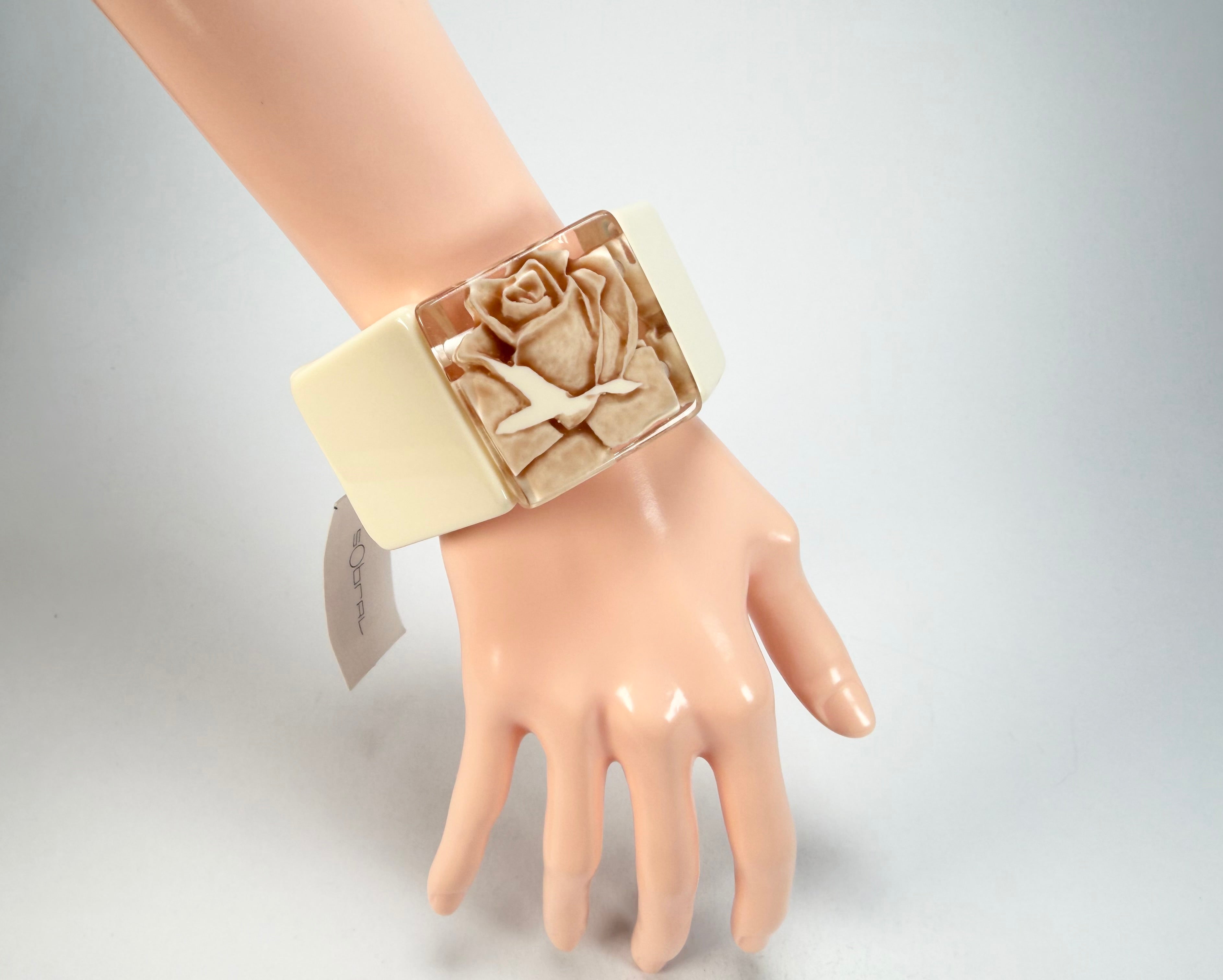 Sobral - Roses "Negra" Marfim Elasticated Resin Bracelet ( 004397 )