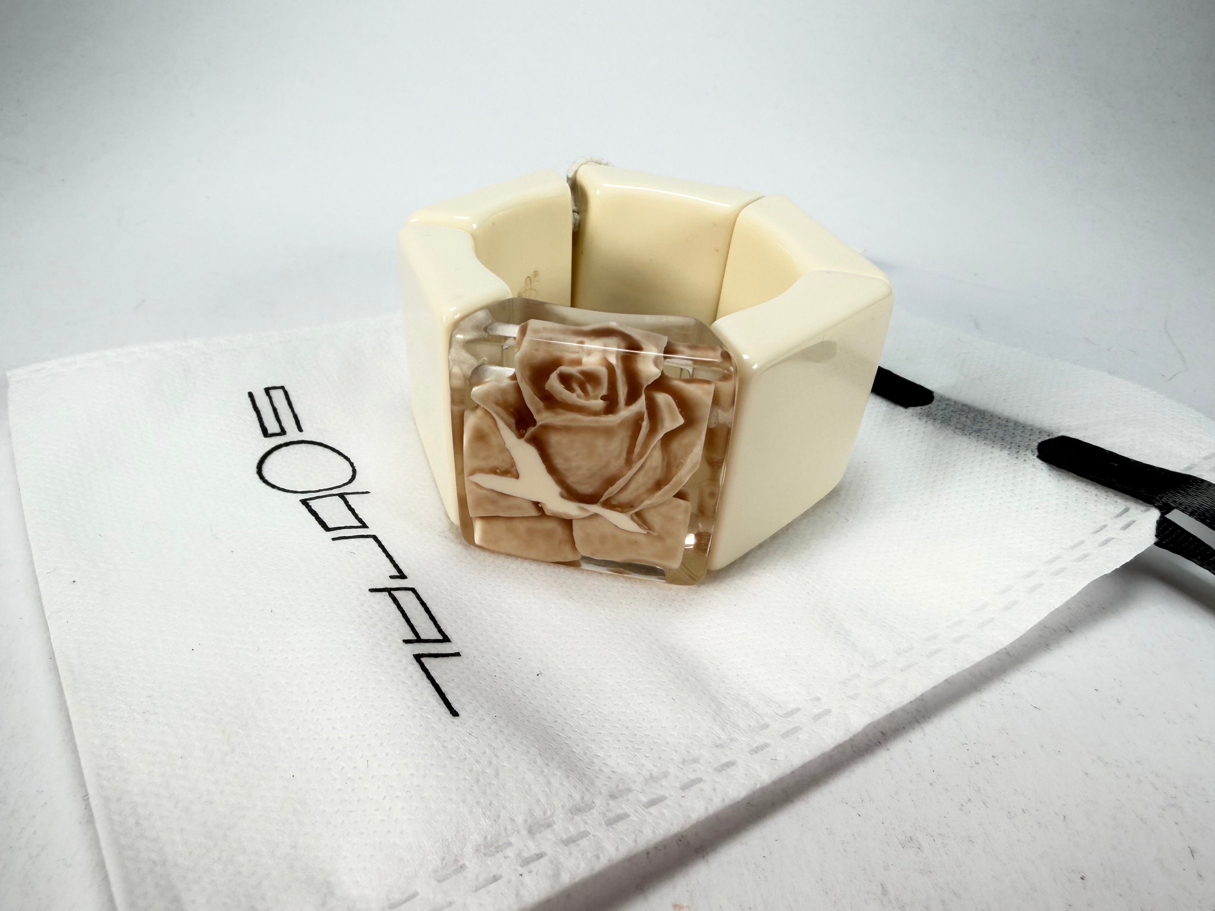 Sobral - Roses "Negra" Marfim Elasticated Resin Bracelet ( 004397 )