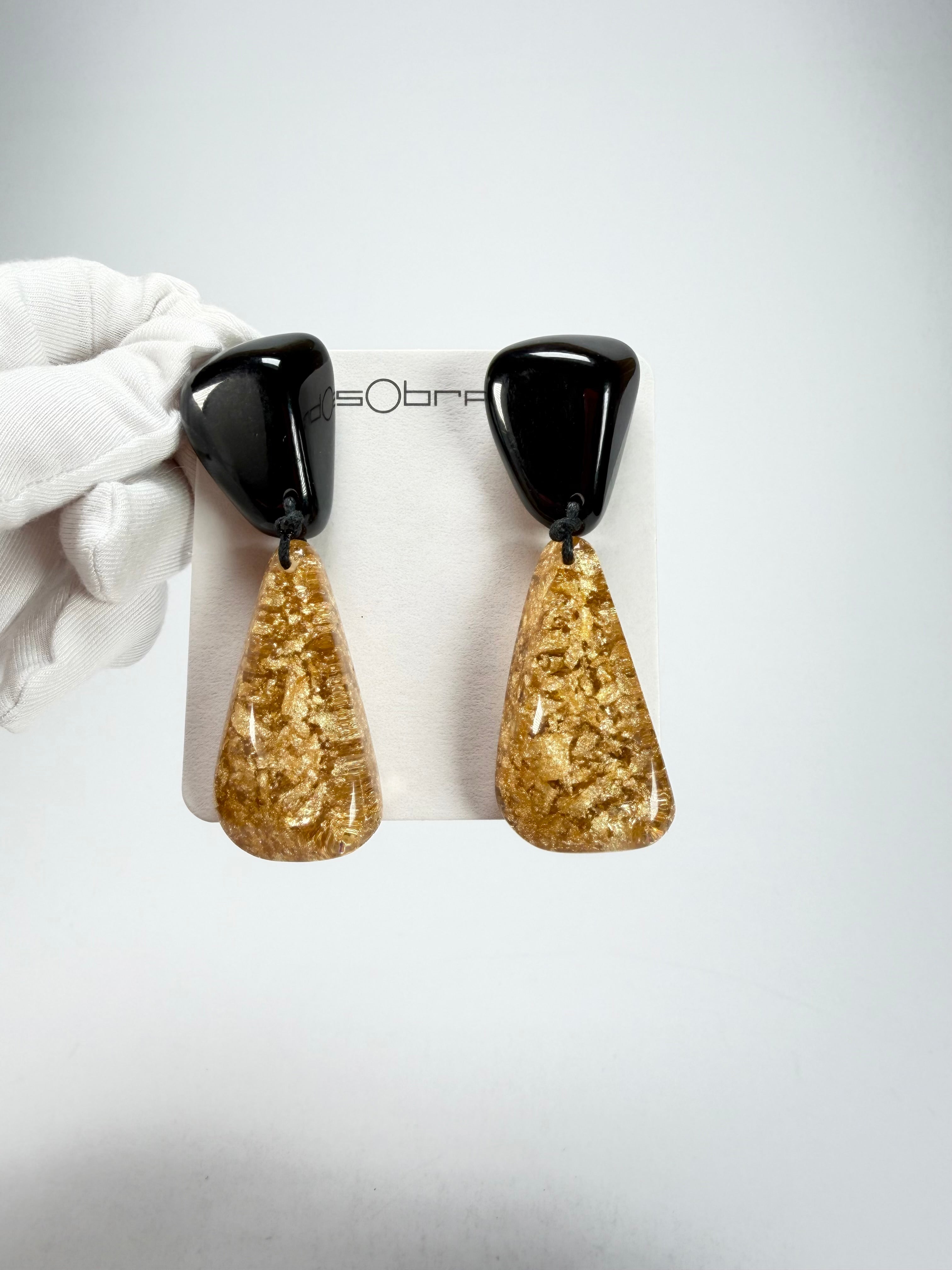Sobral - Metalique "Cusco" Black & Gold Resin Clip On Earrings ( 001417 )