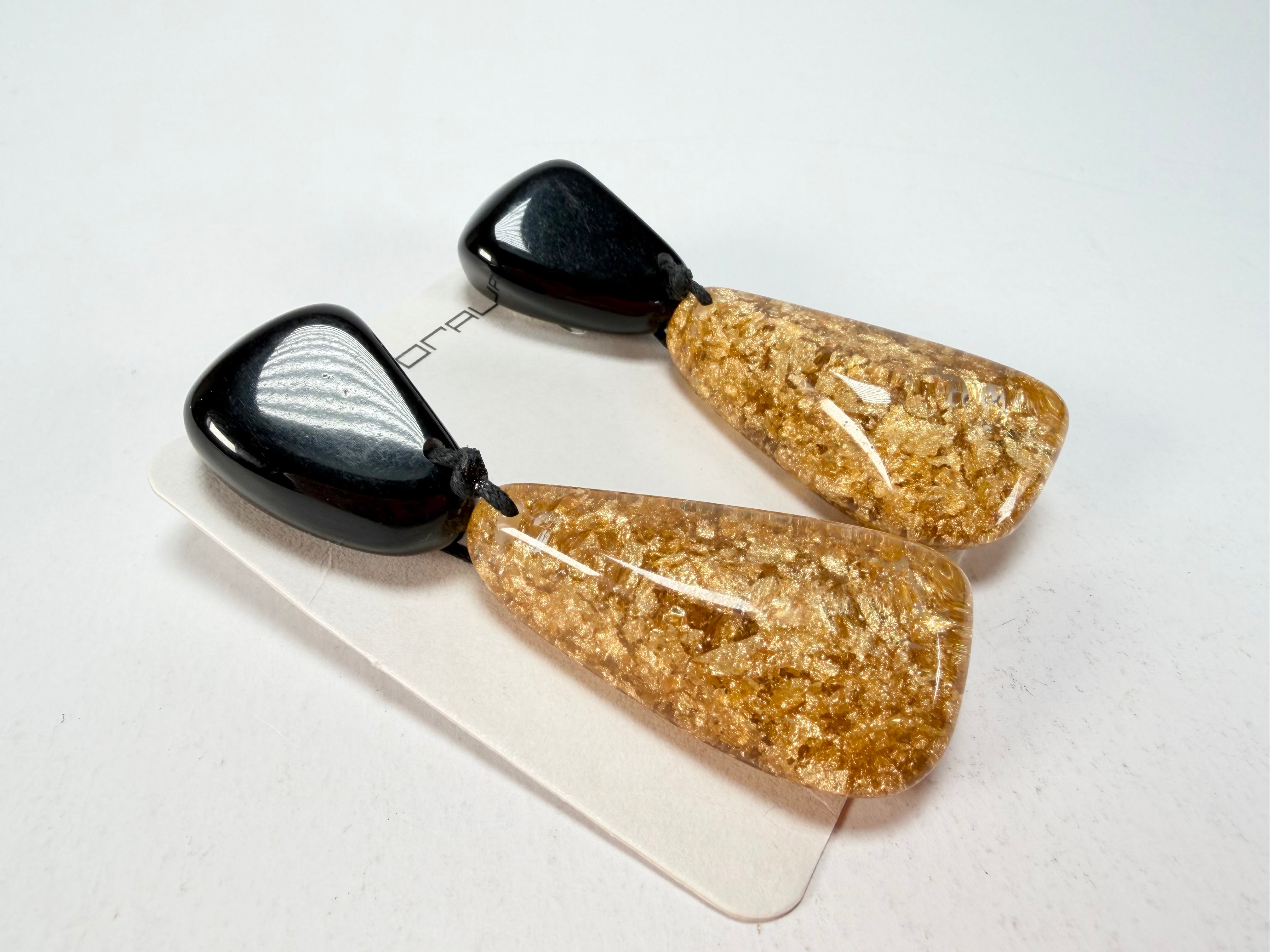 Sobral - Metalique "Cusco" Black & Gold Resin Clip On Earrings ( 001417 )