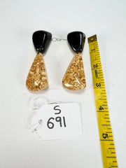 Sobral - Metalique "Cusco" Black & Gold Resin Clip On Earrings ( 001417 )