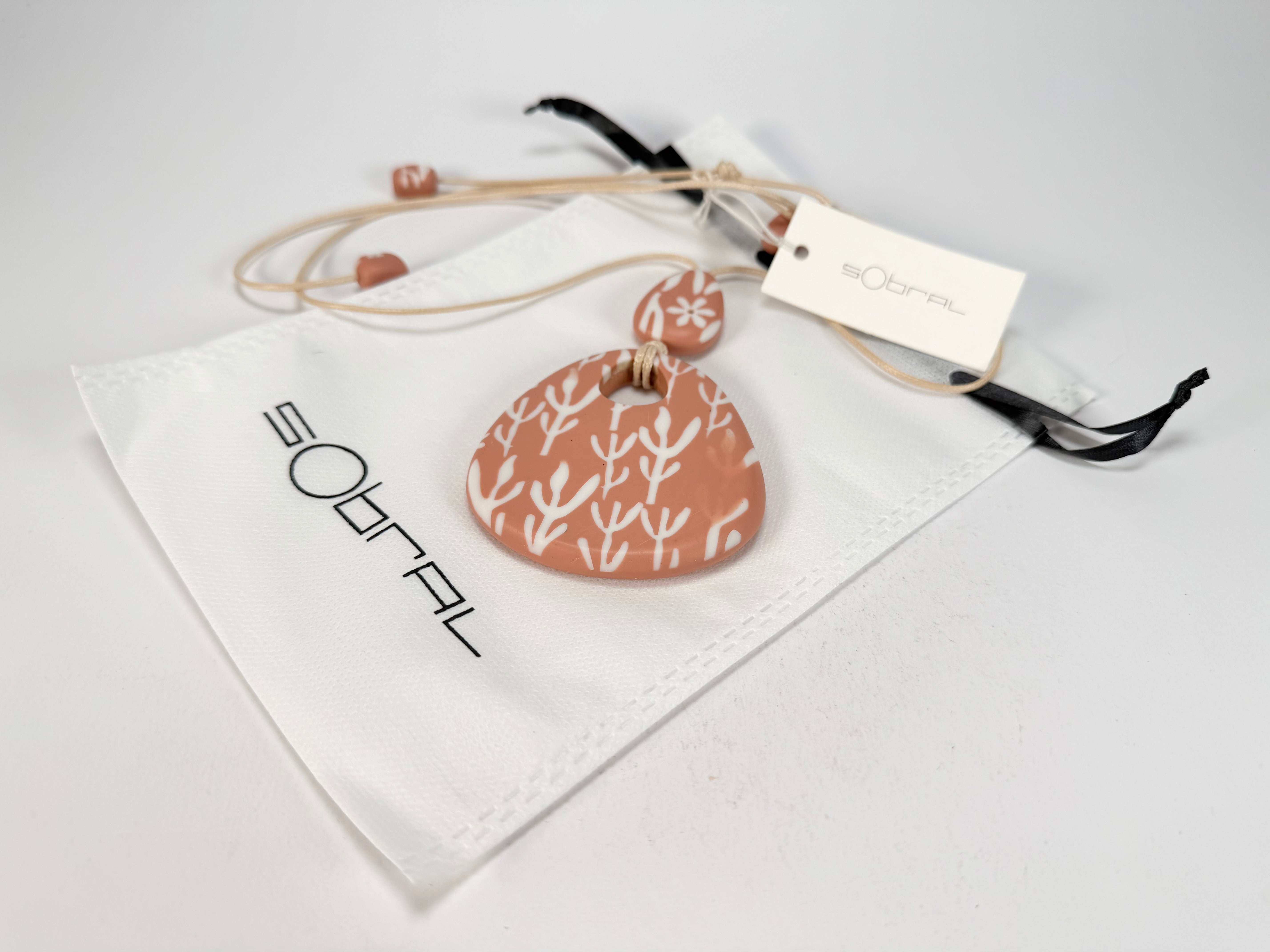 Sobral - Caruaru "Caruaru" Resin Necklace ( 005503 )