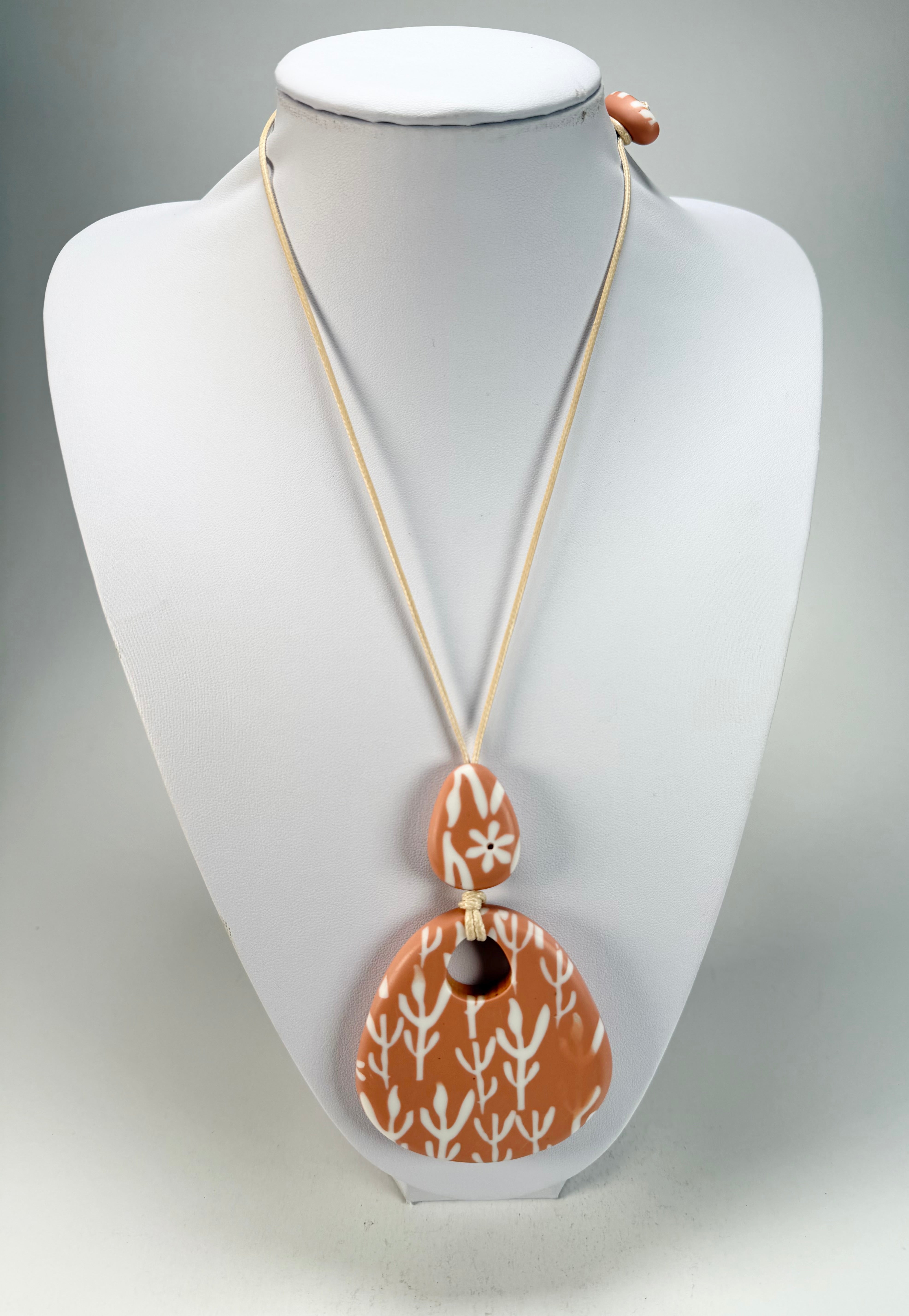 Sobral - Caruaru "Caruaru" Resin Necklace ( 005503 )