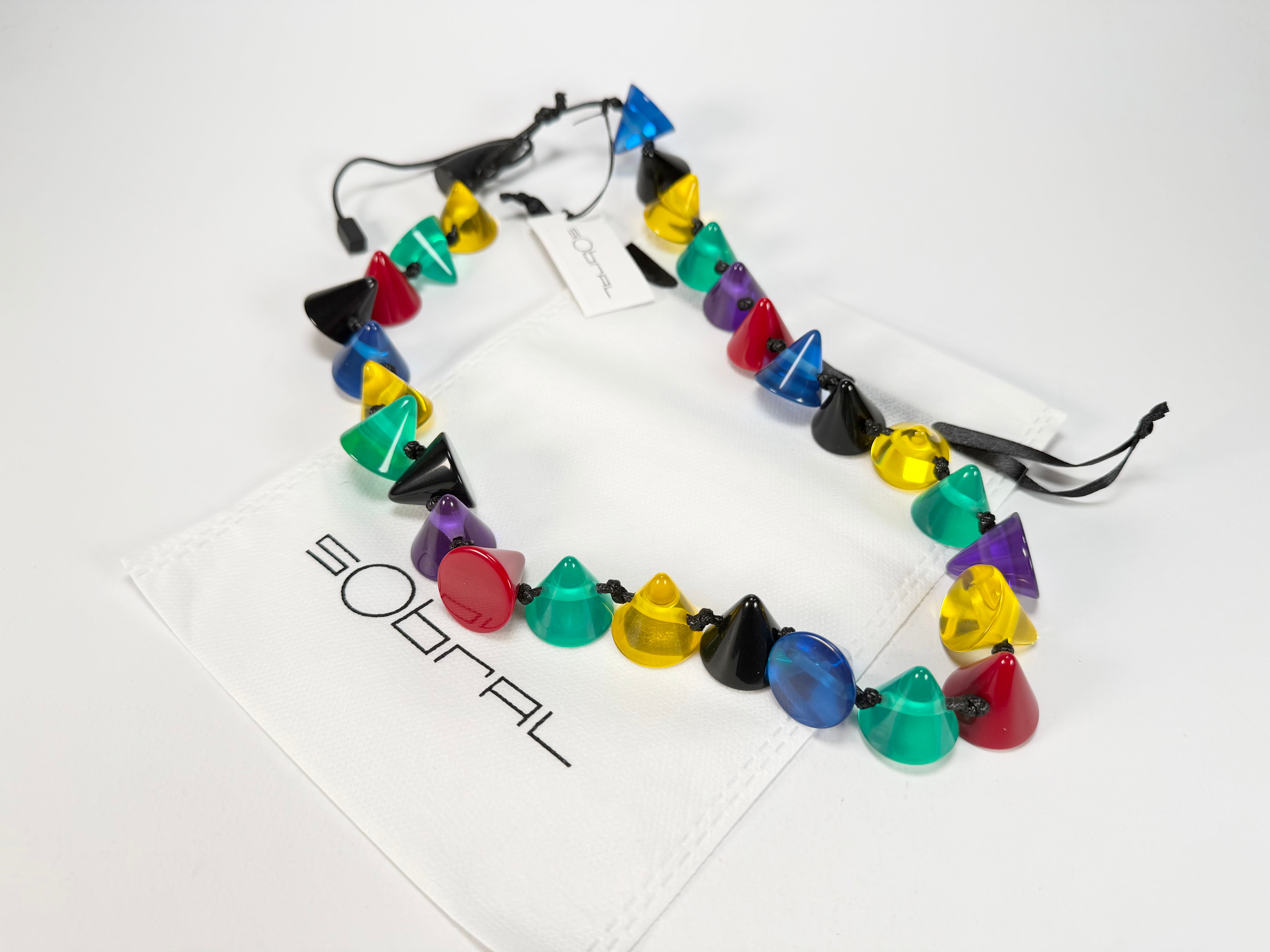 Sobral - Mix 2023 "Cones MD" Resin Necklace ( 005368 )