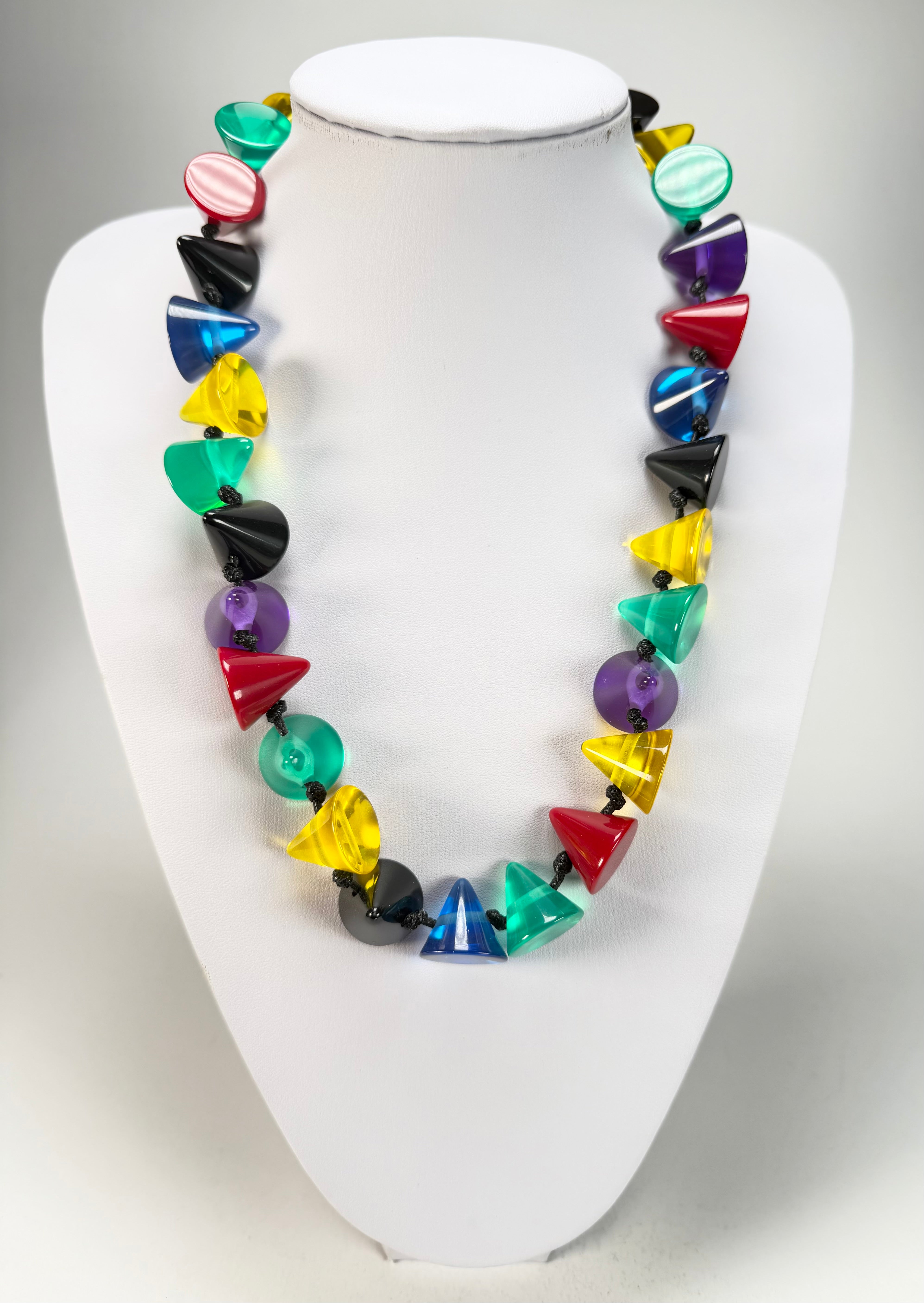 Sobral - Mix 2023 "Cones MD" Resin Necklace ( 005368 )