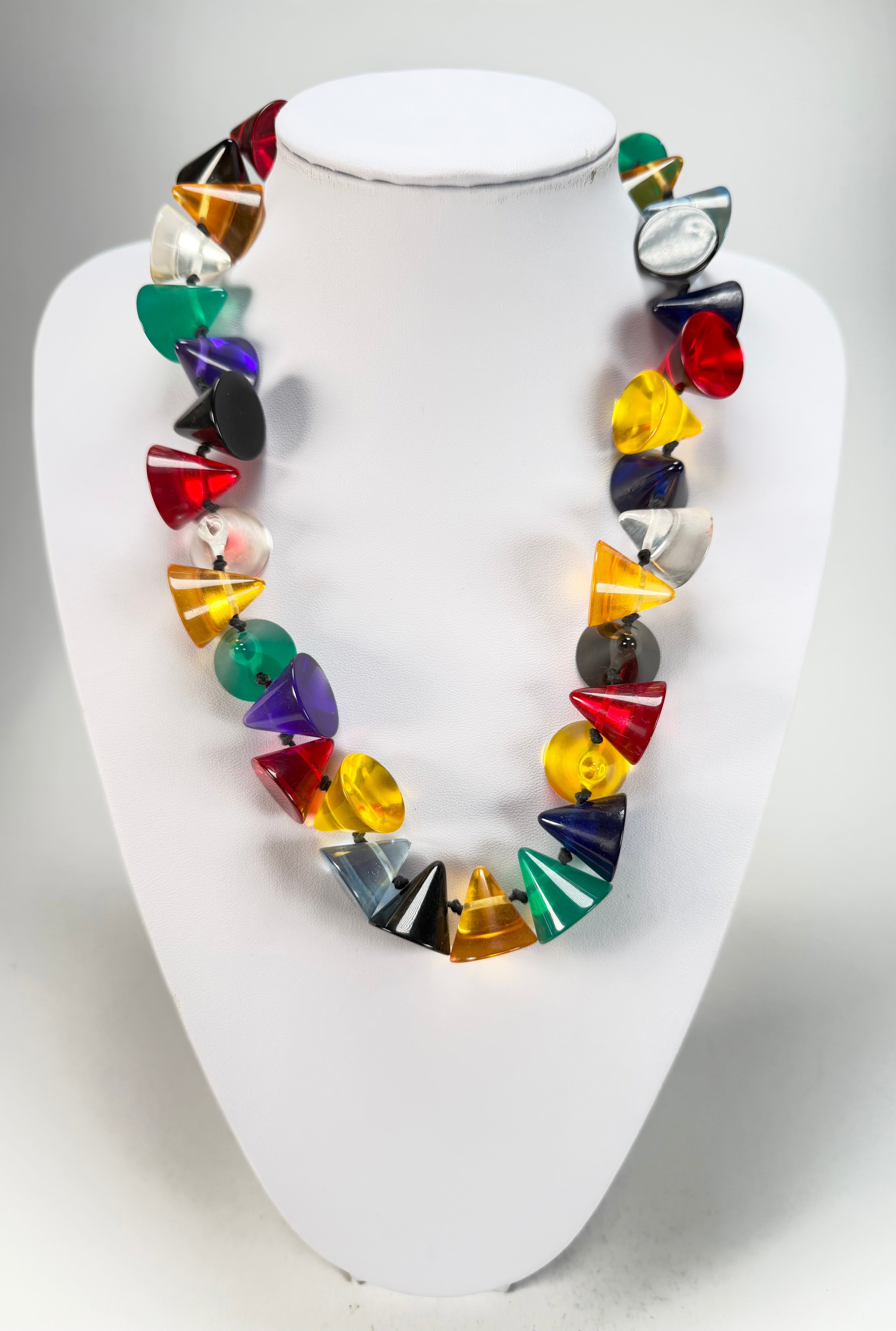 Sobral - Mix 2023 "Cones MD" Resin Necklace ( 005368 )