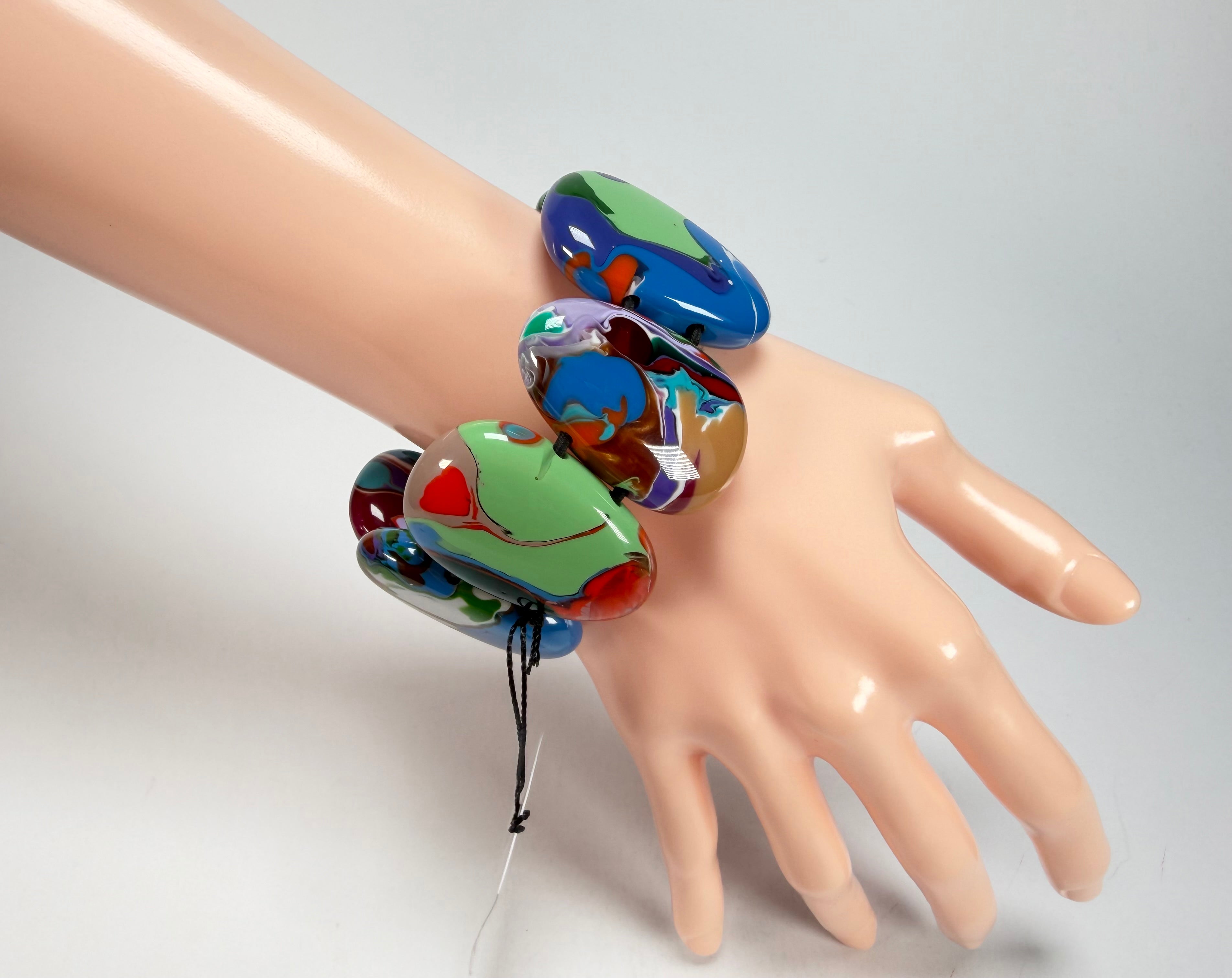 Sobral - Multi-Colour "Folha" Pollock Elasticated Resin Bracelet ( 005519 )