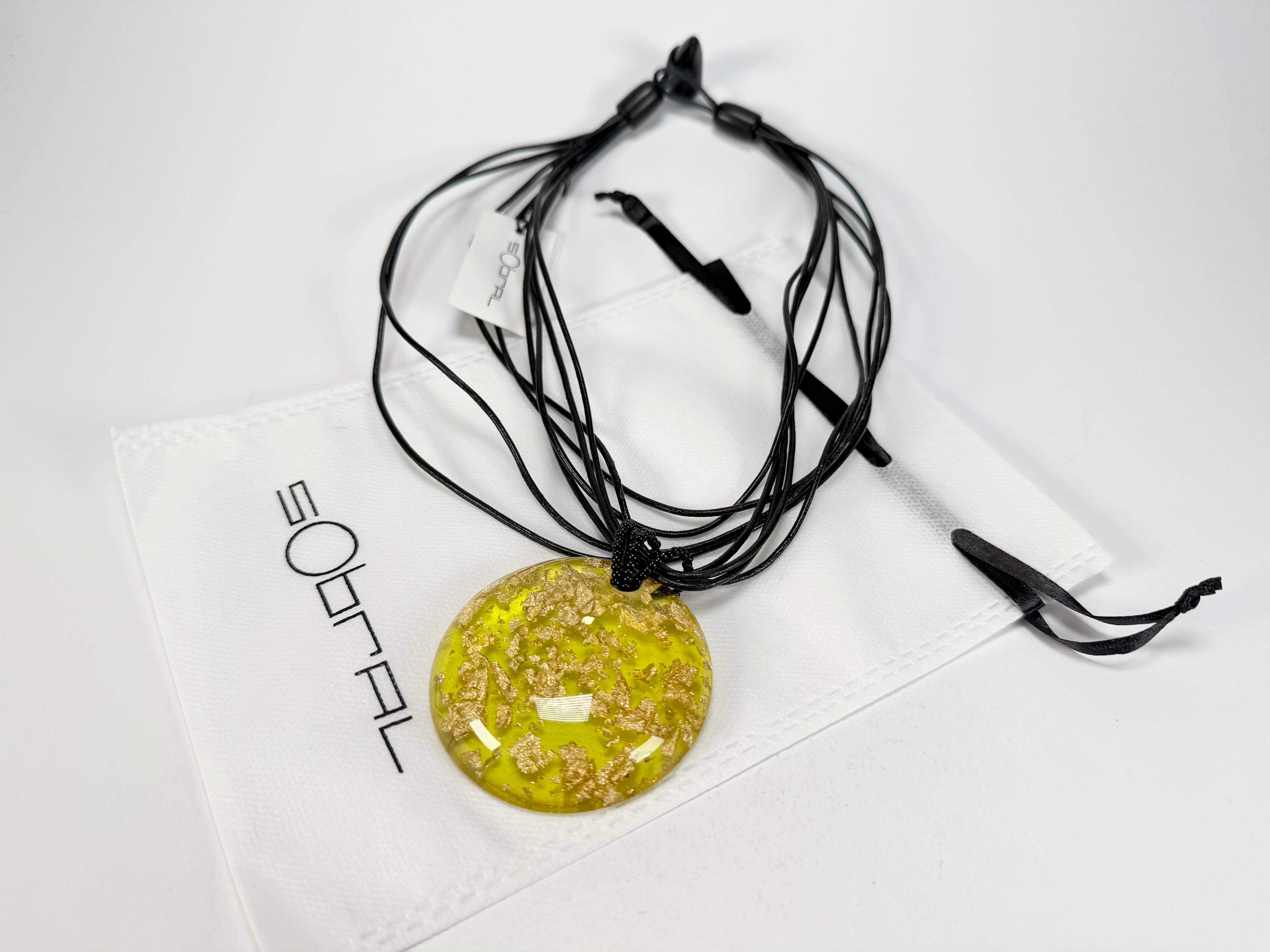 Sobral - Metalique "Venus" Yellow Gold Resin Necklace ( 004271 )
