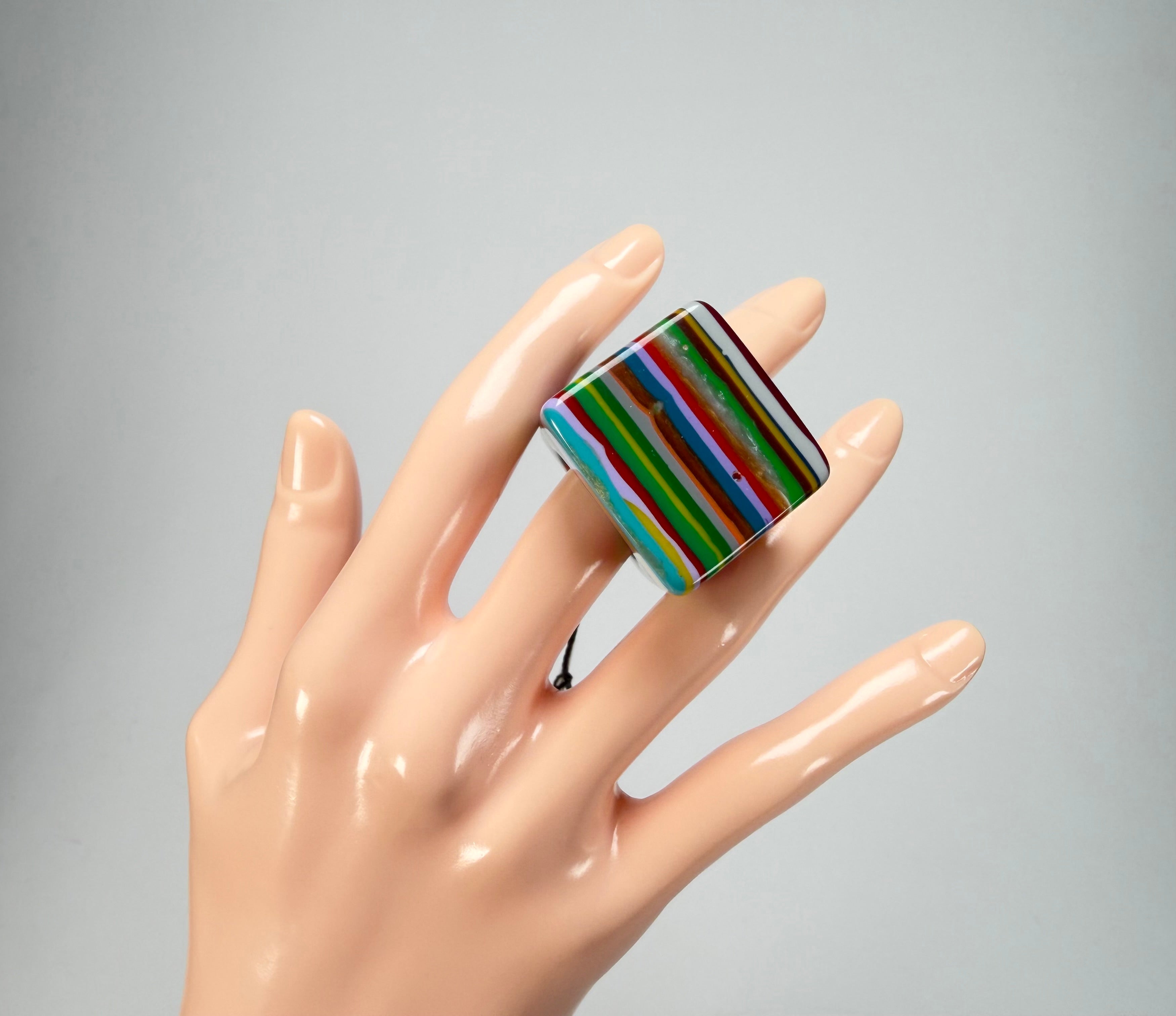 Sobral - Pop Art "Carre" Resin Ring ( 001828 ) - Size UK R / US 9