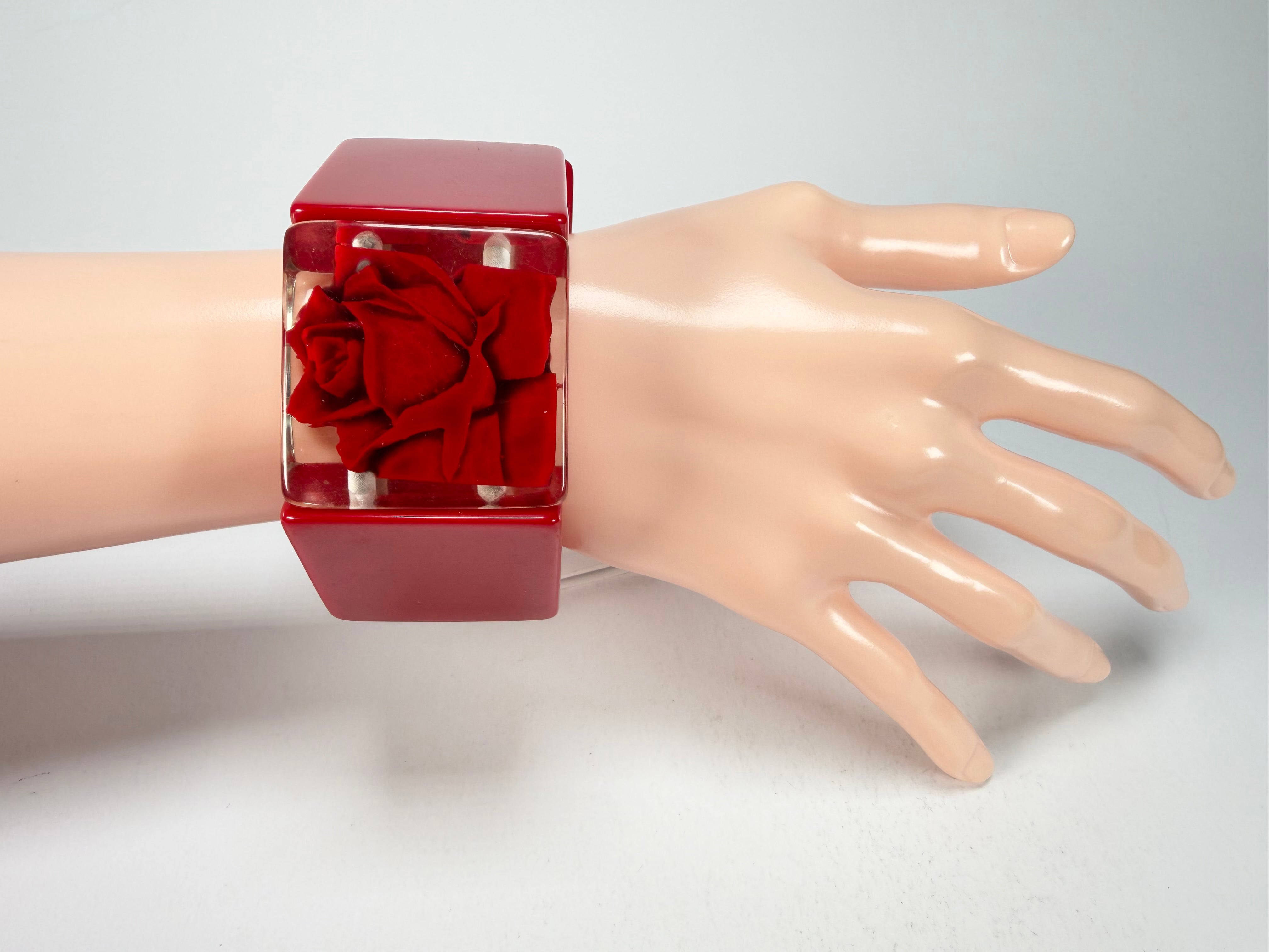 Sobral - Roses "Negra" Elasticated Resin Bracelet ( 004397 )