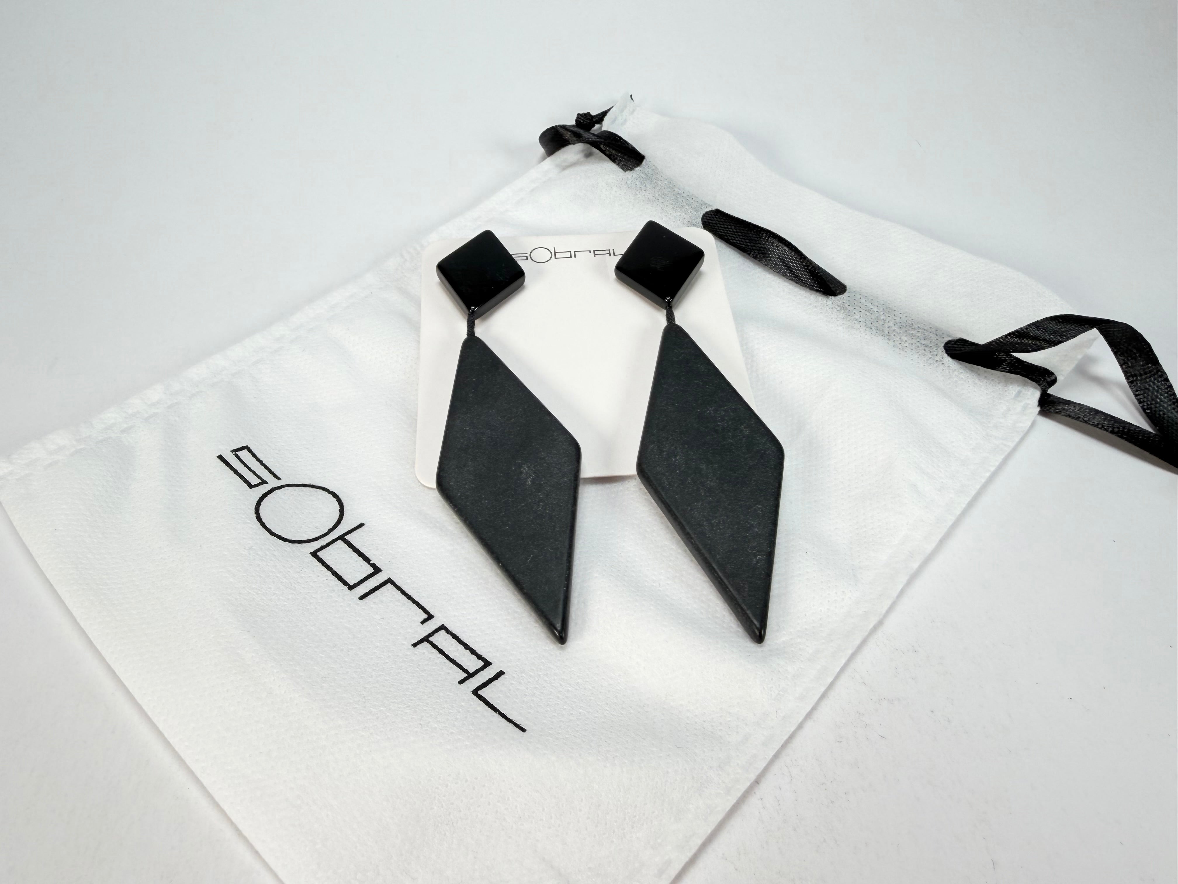 Sobral - Preto "Nial" Black Matt Resin Earrings ( 004203 )