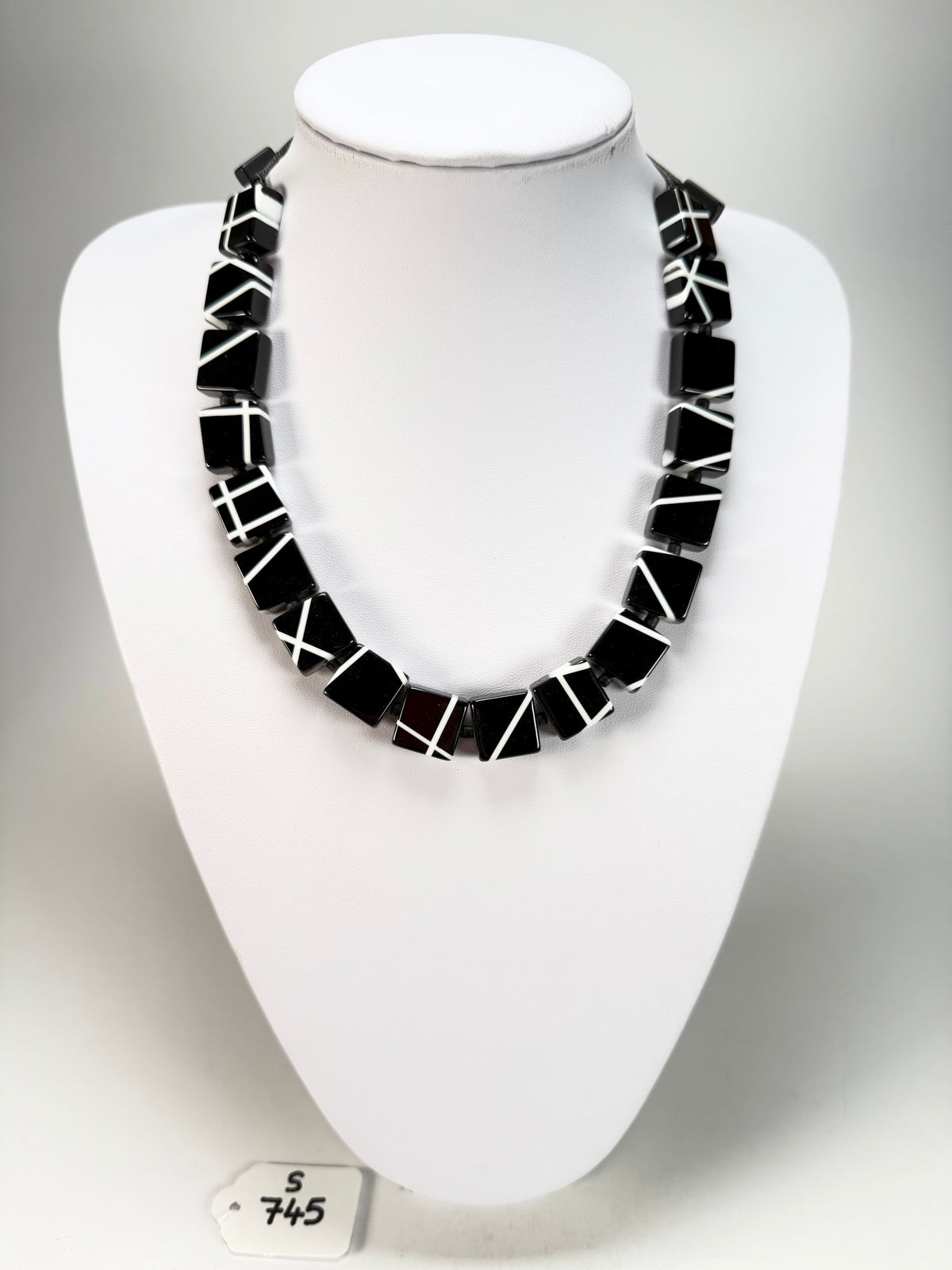 Sobral - Street "Catedral" Black Resin Necklace ( 004311 )