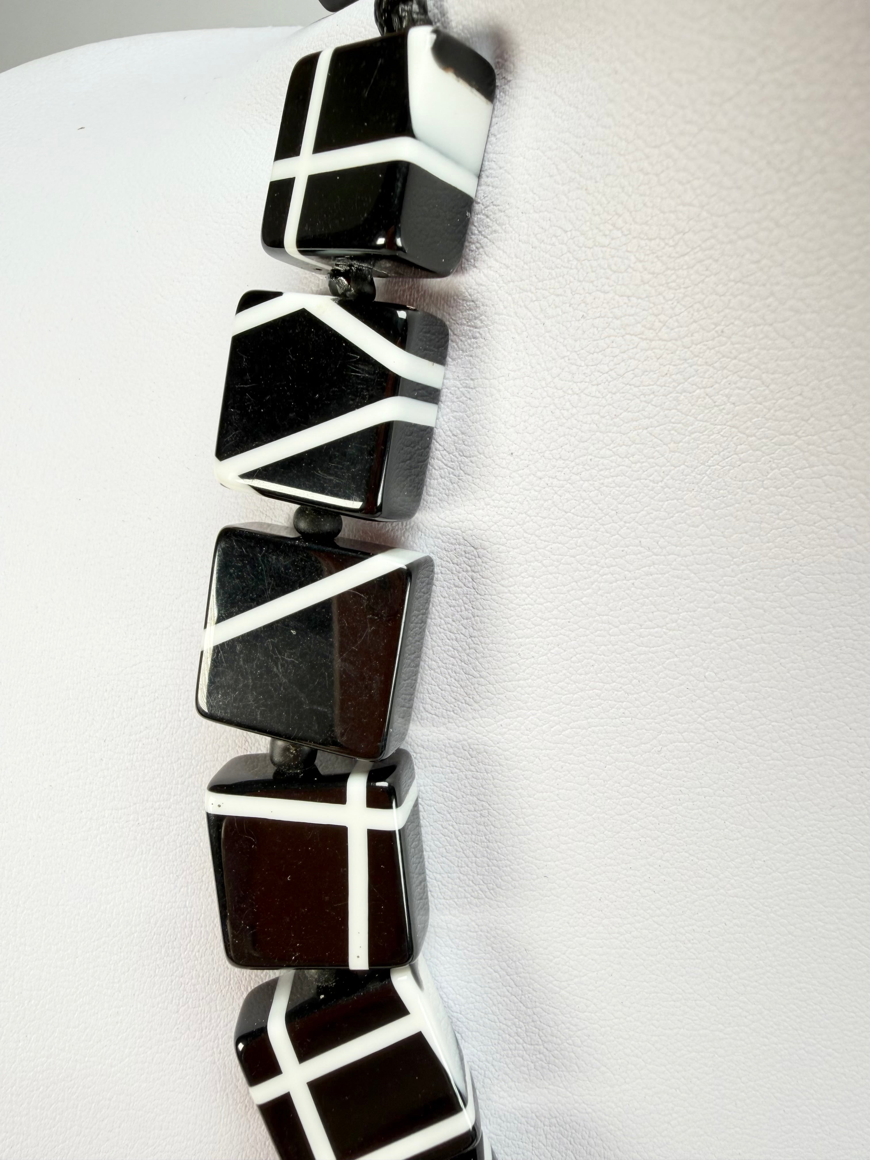 Sobral - Street "Catedral" Black Resin Necklace ( 004311 )
