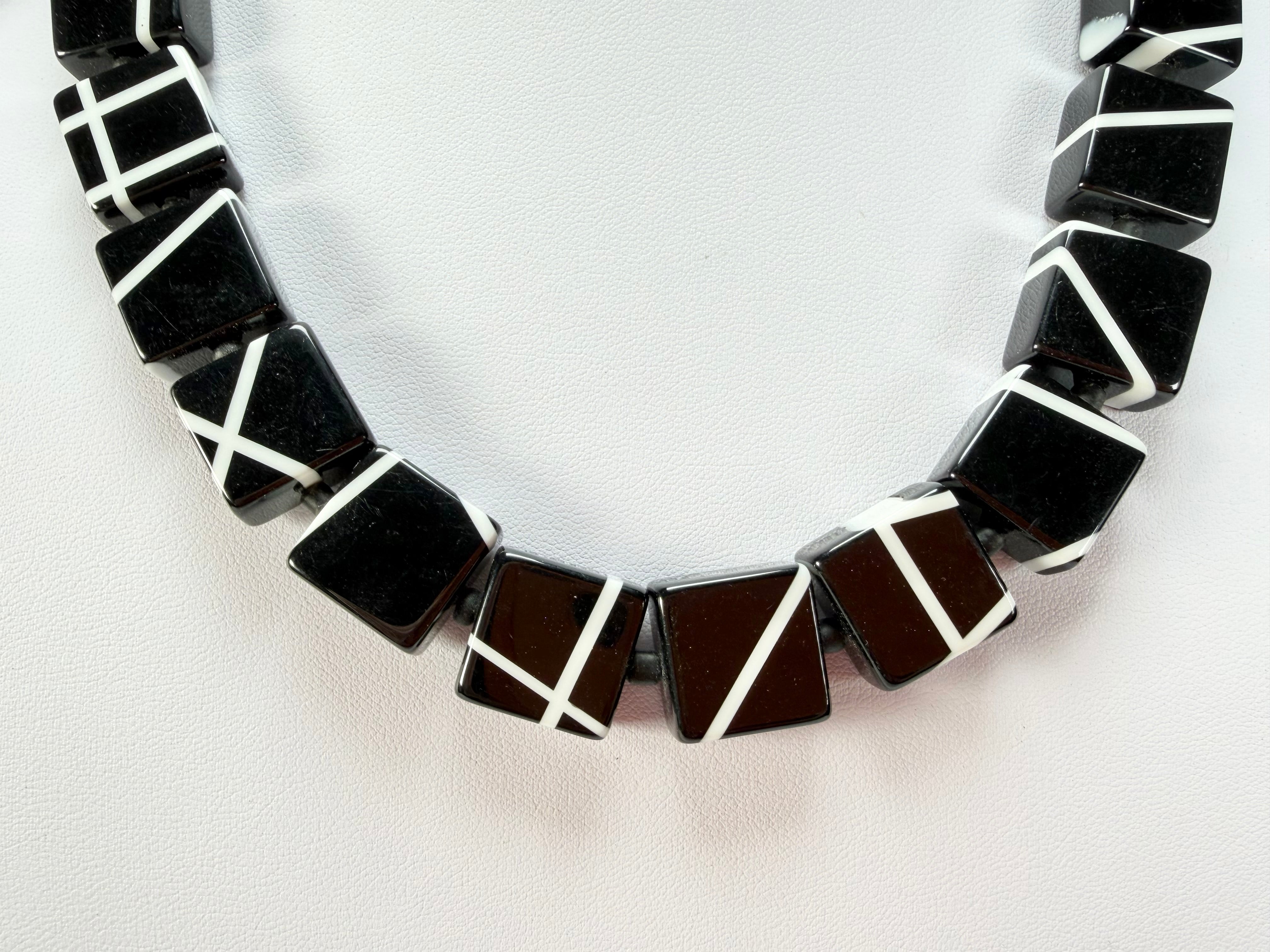 Sobral - Street "Catedral" Black Resin Necklace ( 004311 )