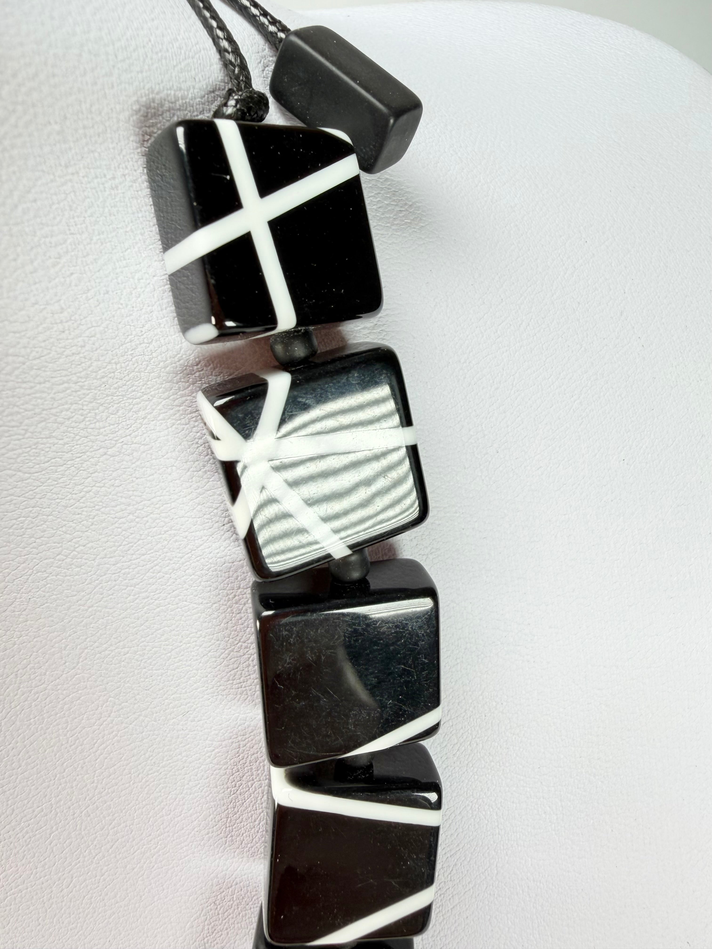 Sobral - Street "Catedral" Black Resin Necklace ( 004311 )