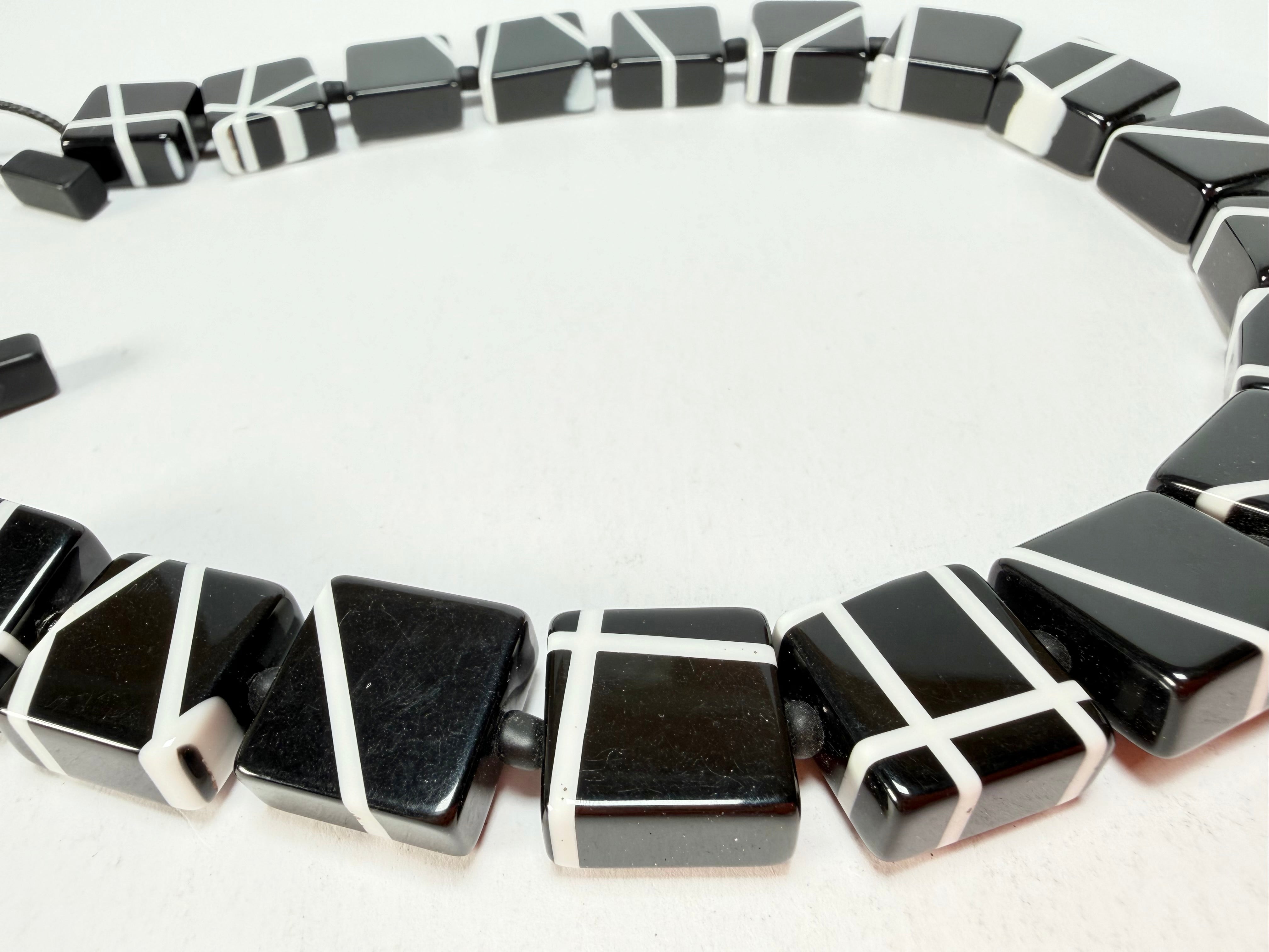 Sobral - Street "Catedral" Black Resin Necklace ( 004311 )