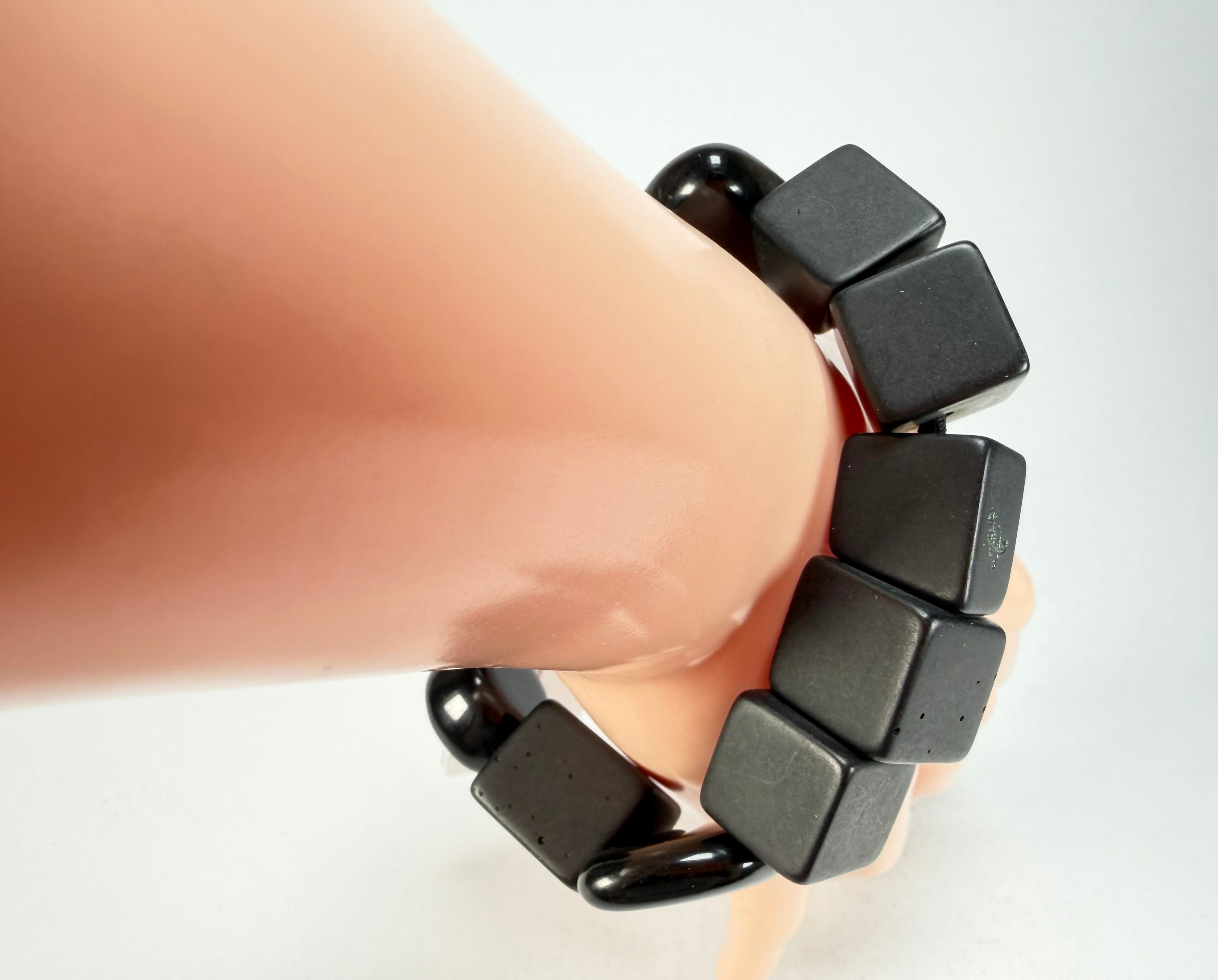 Sobral - Indiana "Noir" Black Mix Elasticated Resin Bracelet ( 000210 )
