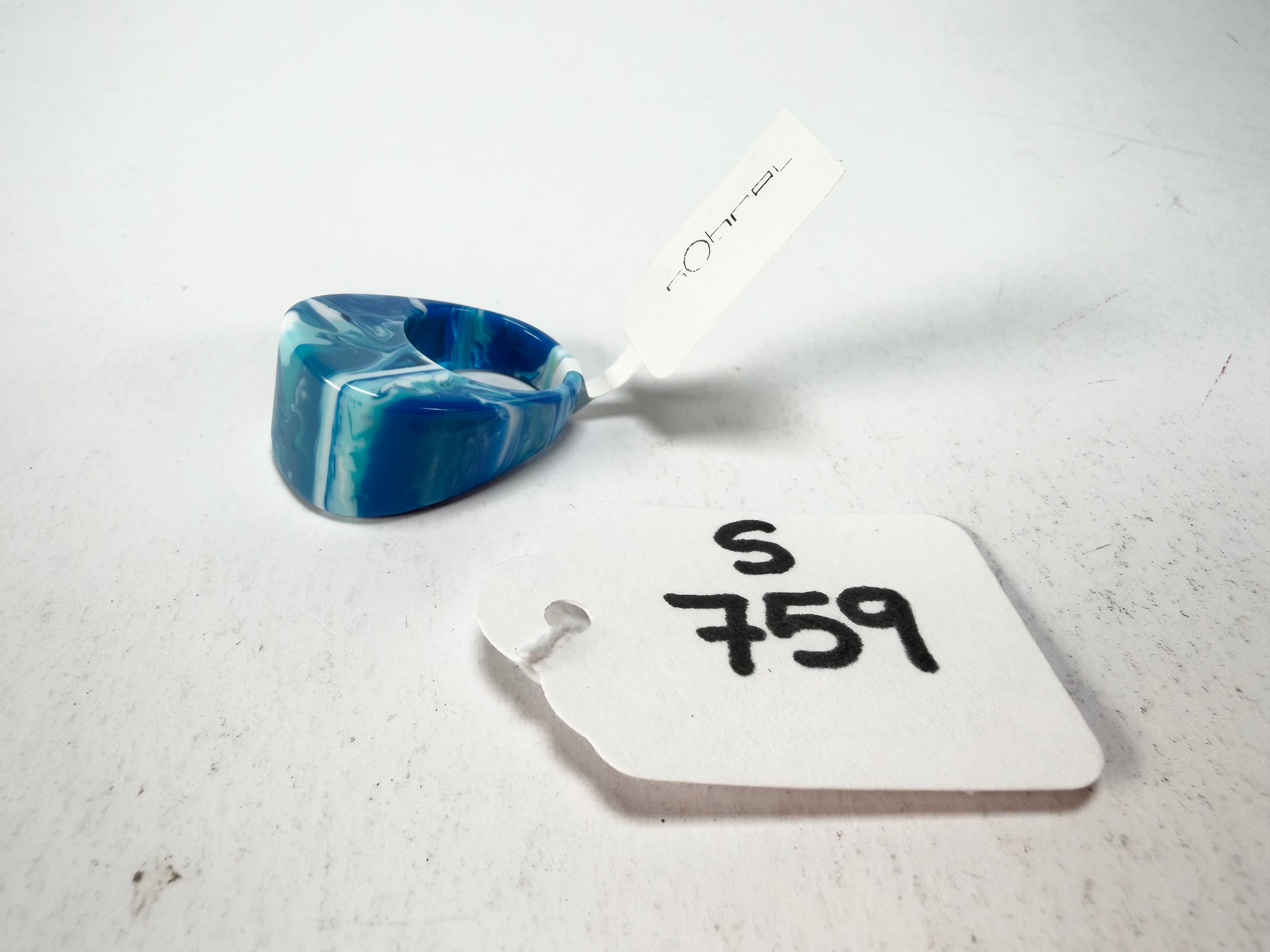 Sobral - Onda Azul "Pat" Blue Resin Ring ( 004857 ) - Size UK O / US 7