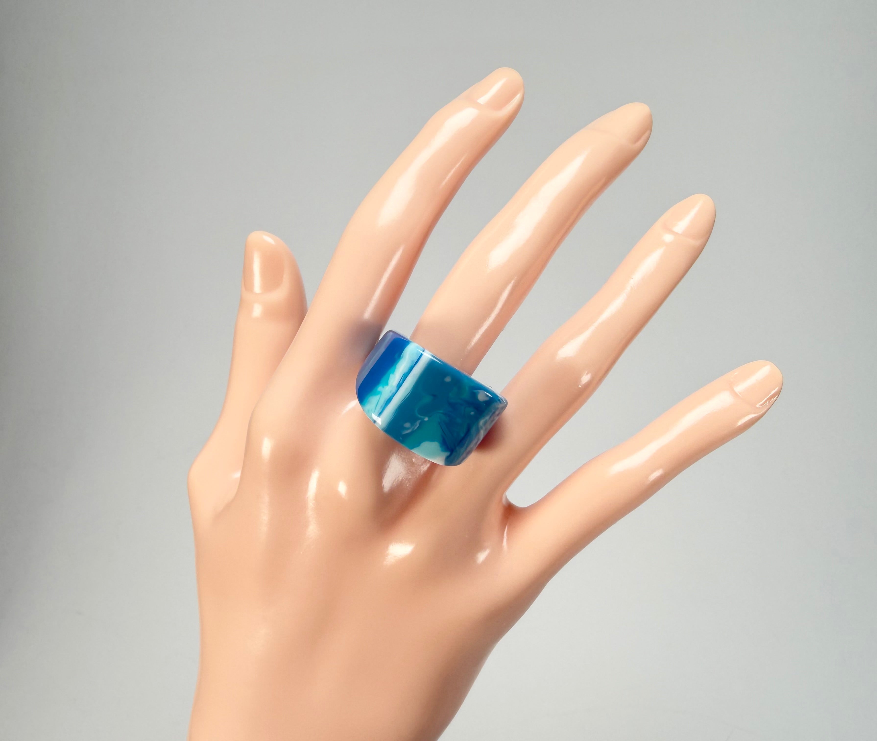 Sobral - Onda Azul "Pat" Blue Resin Ring ( 004857 ) - Size UK O / US 7