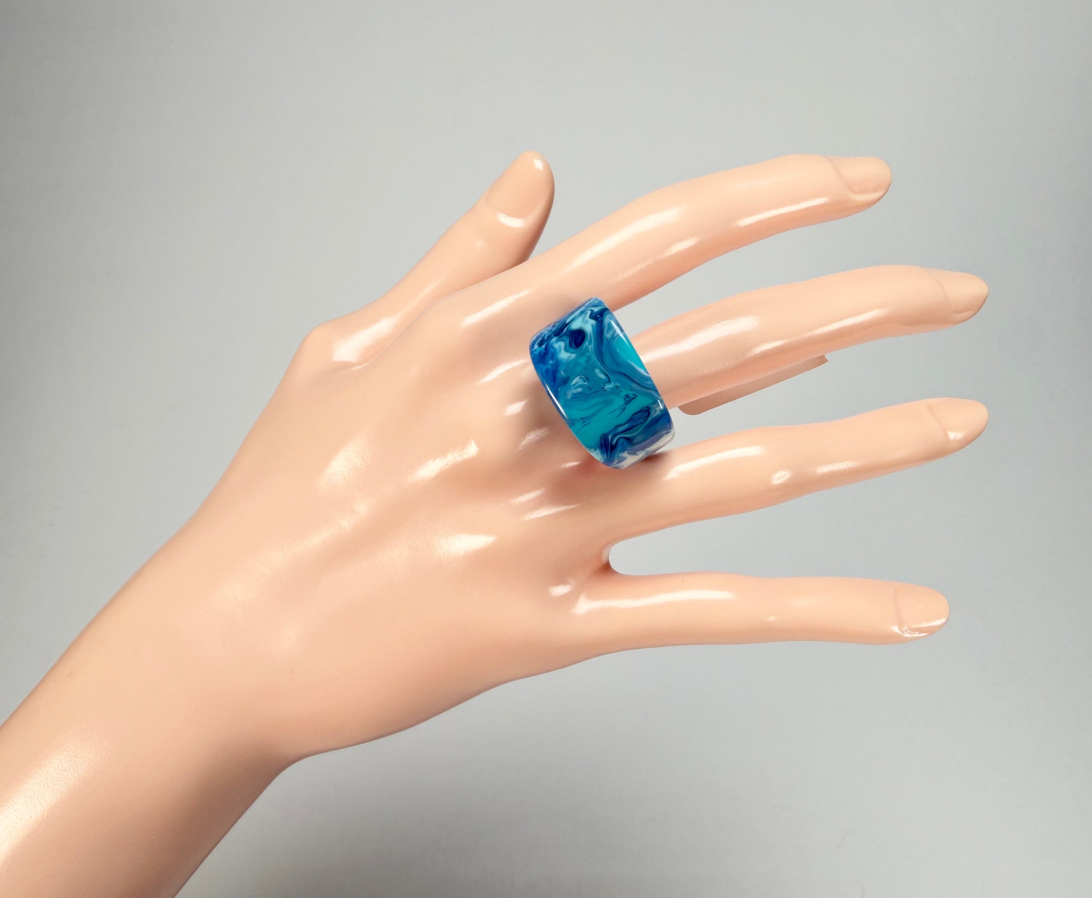 Sobral - Onda Azul "Pat" Blue Resin Ring ( 004857 ) - Size UK Q / US 8