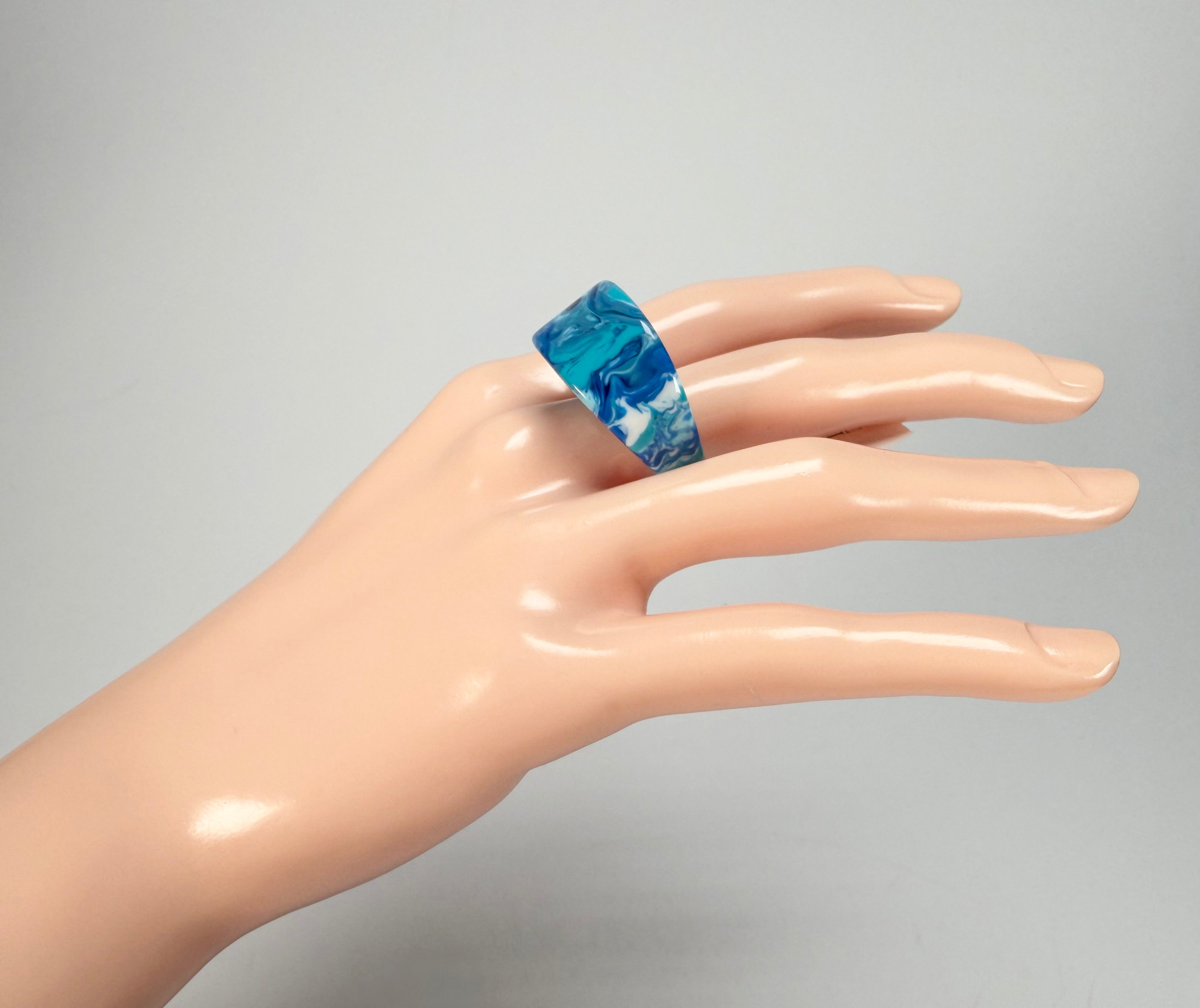 Sobral - Onda Azul "Pat" Blue Resin Ring ( 004857 ) - Size UK Q / US 8
