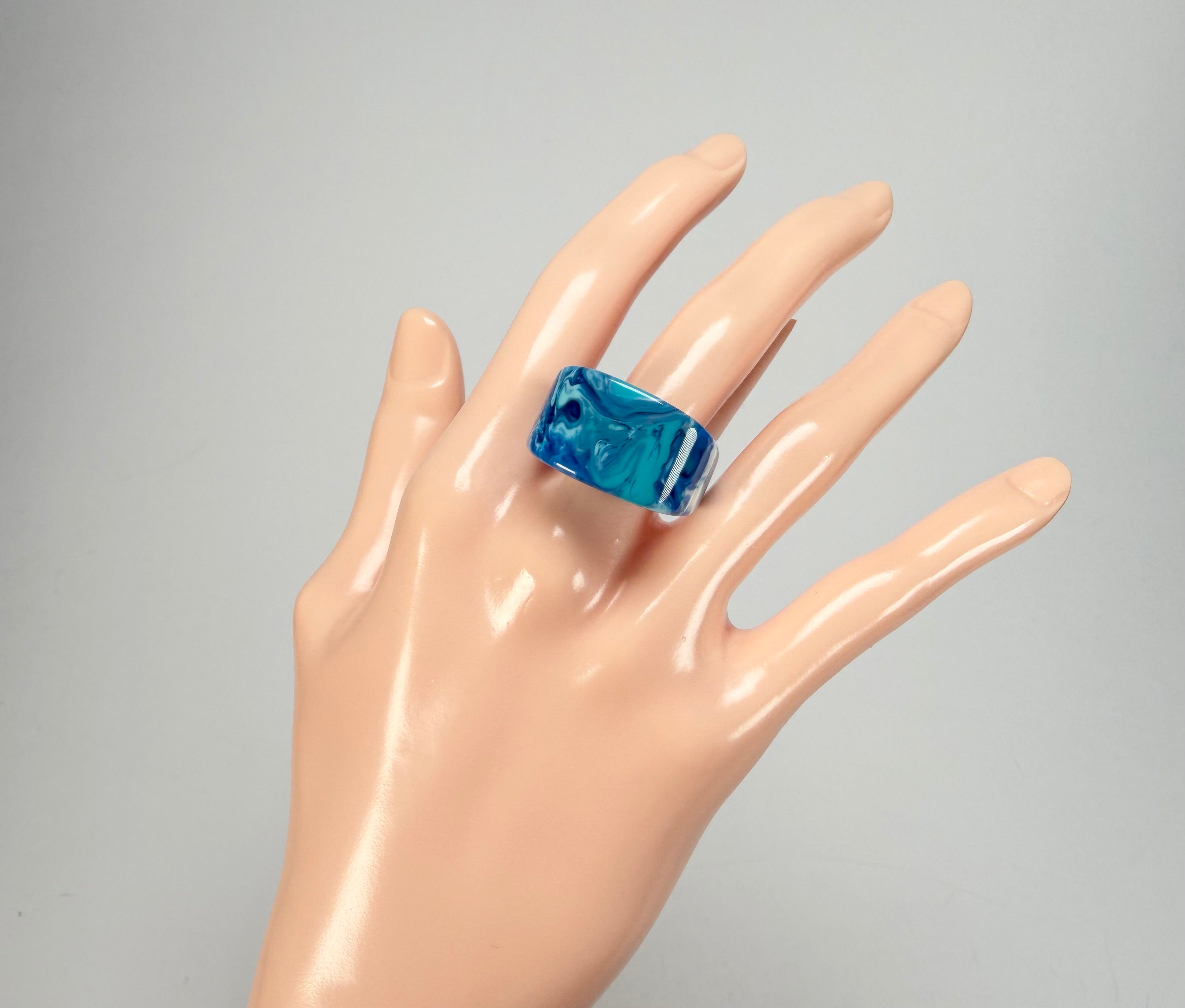 Sobral - Onda Azul "Pat" Blue Resin Ring ( 004857 ) - Size UK Q / US 8